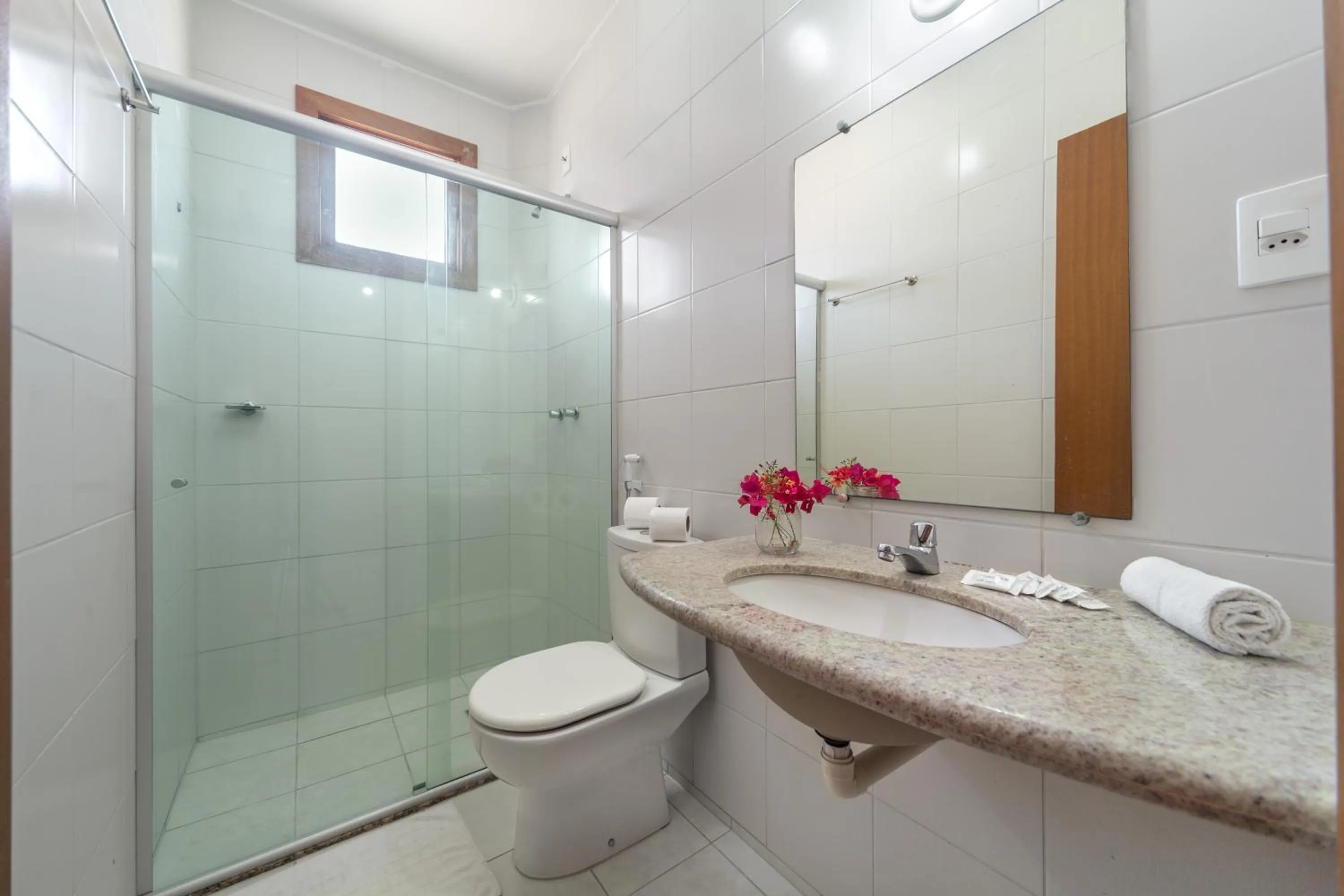 Shower in America Praia Flat - Portal Hotéis