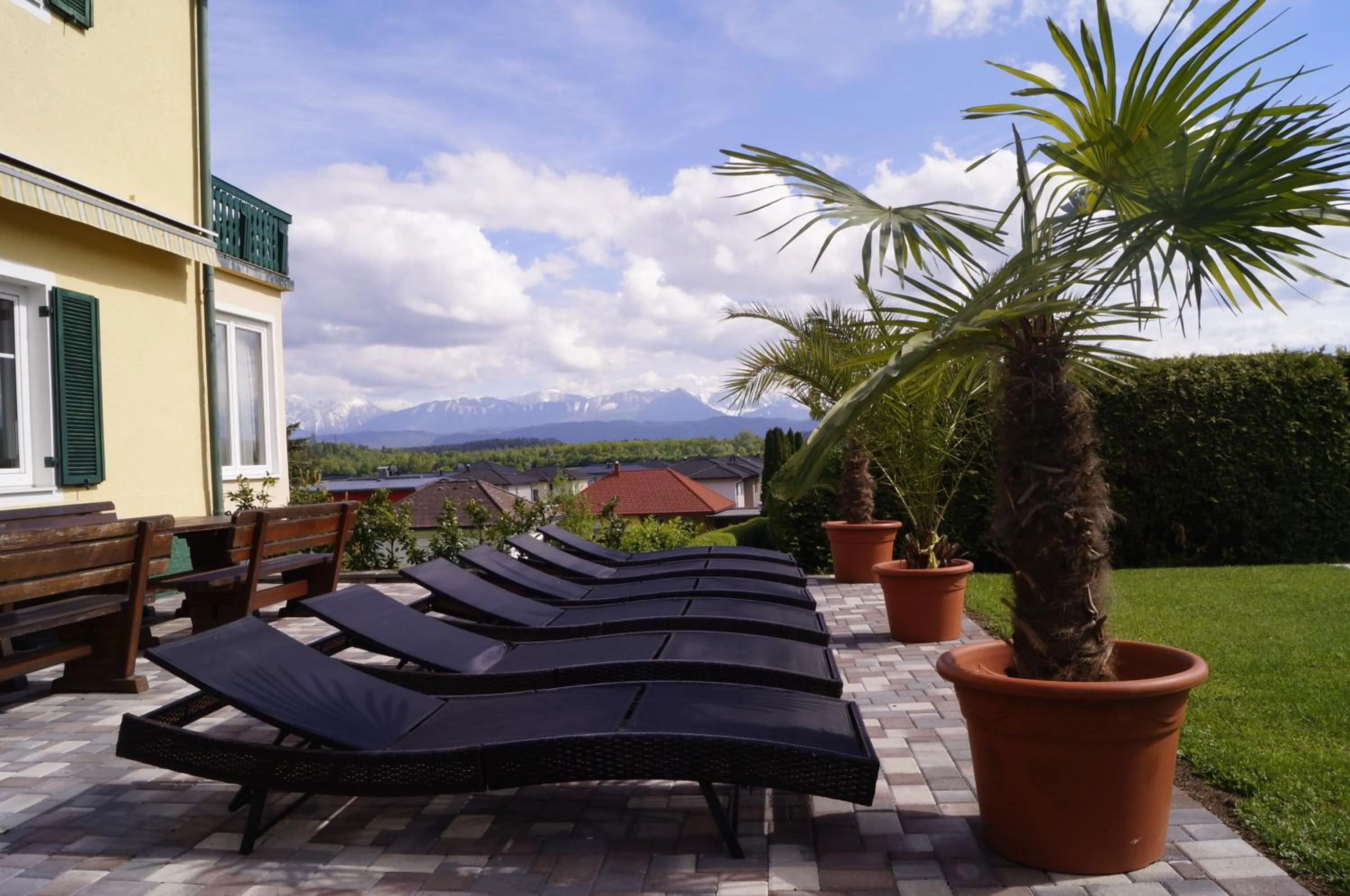 Garden in Pension DOBERNIG - CONTACTLESS CHECK IN/STAY