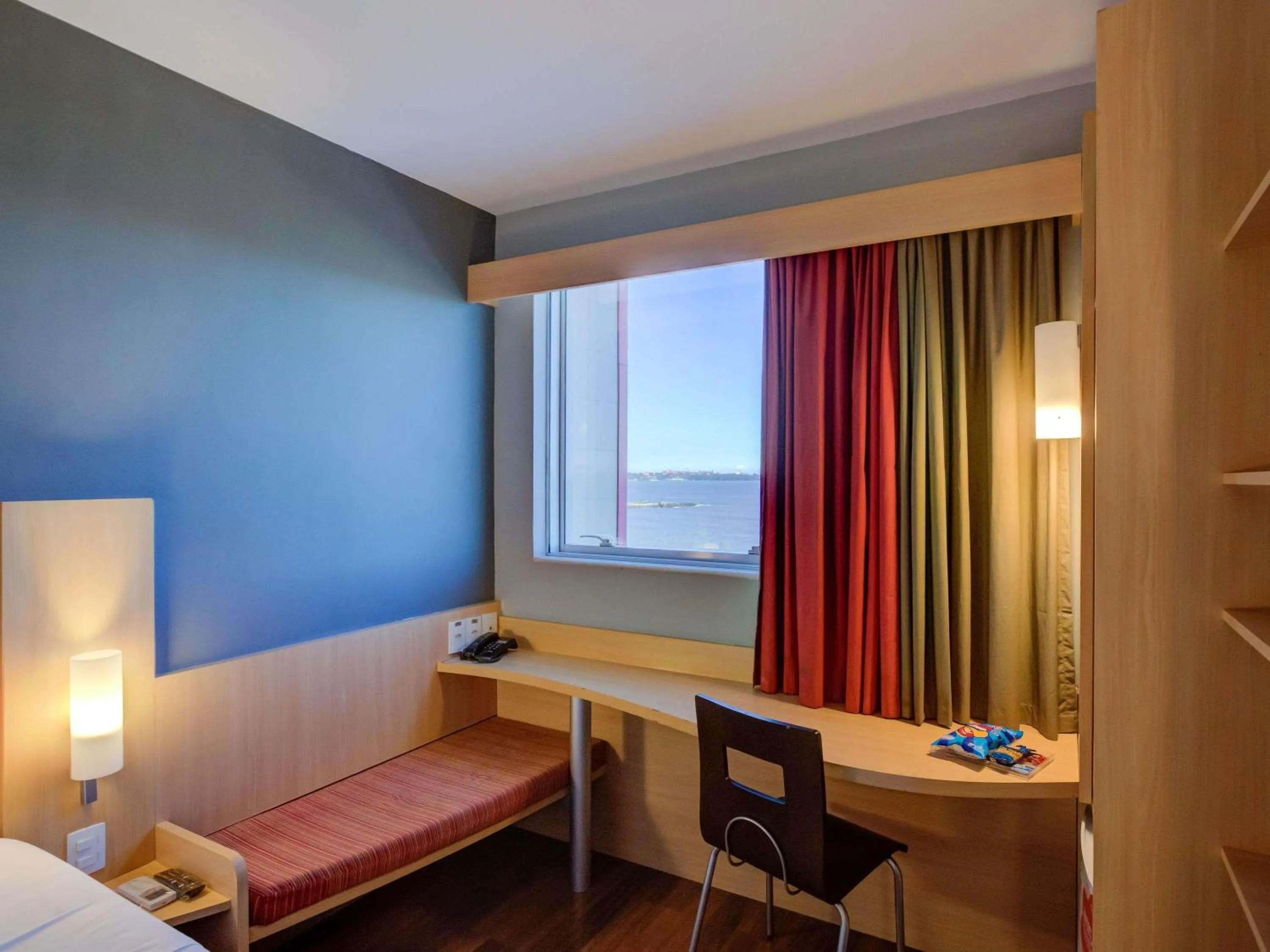 Bedroom, Bed in ibis Vitoria Praia de Camburi