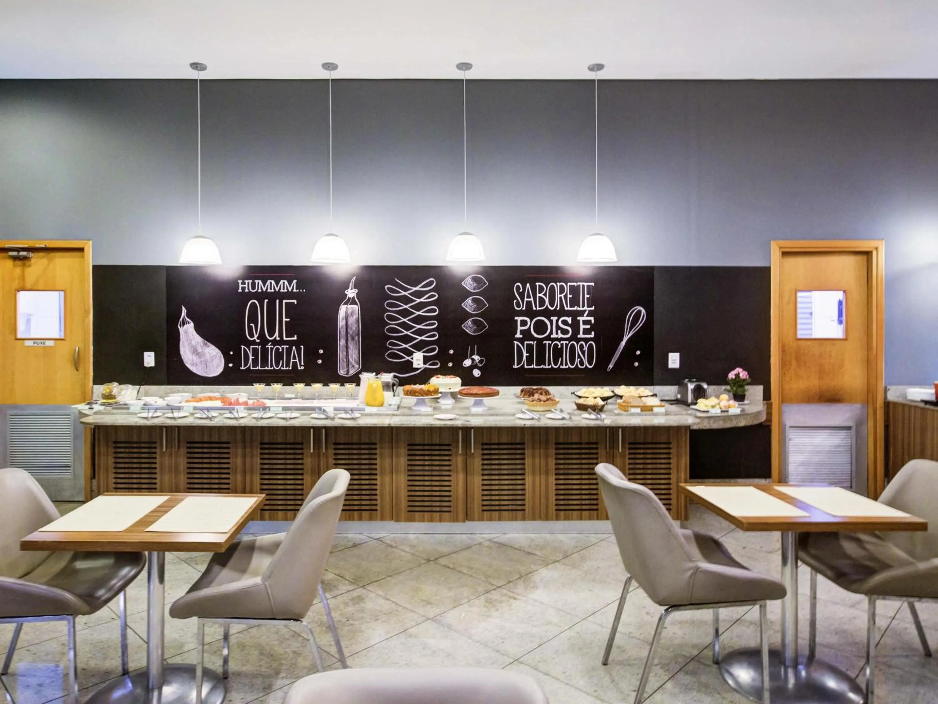 Restaurant/places to eat in ibis Vitoria Praia de Camburi