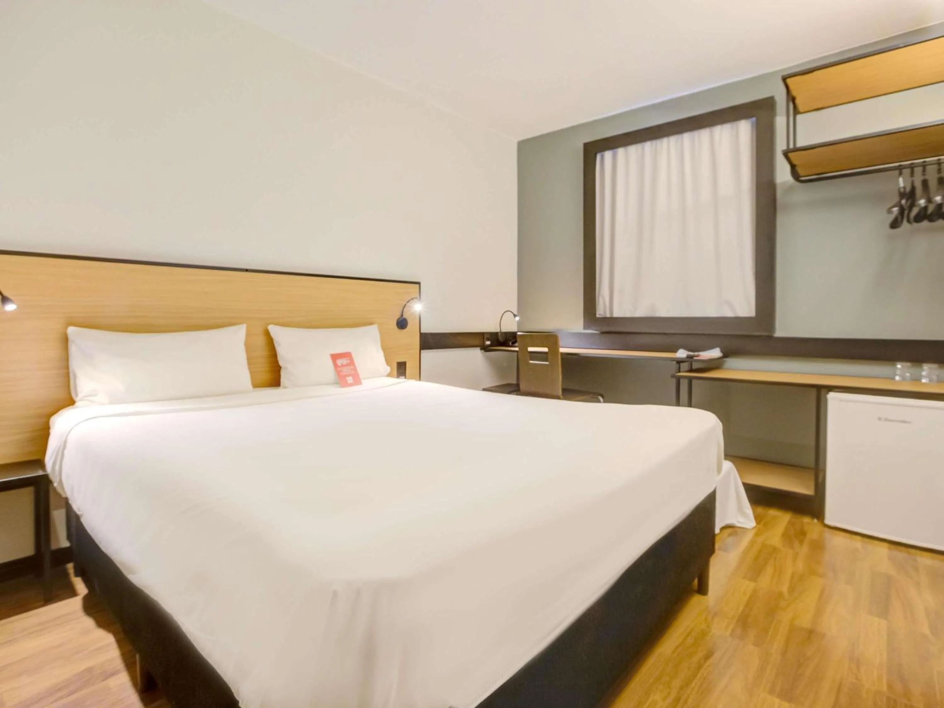 Bedroom, Bed in ibis Vitoria Praia de Camburi