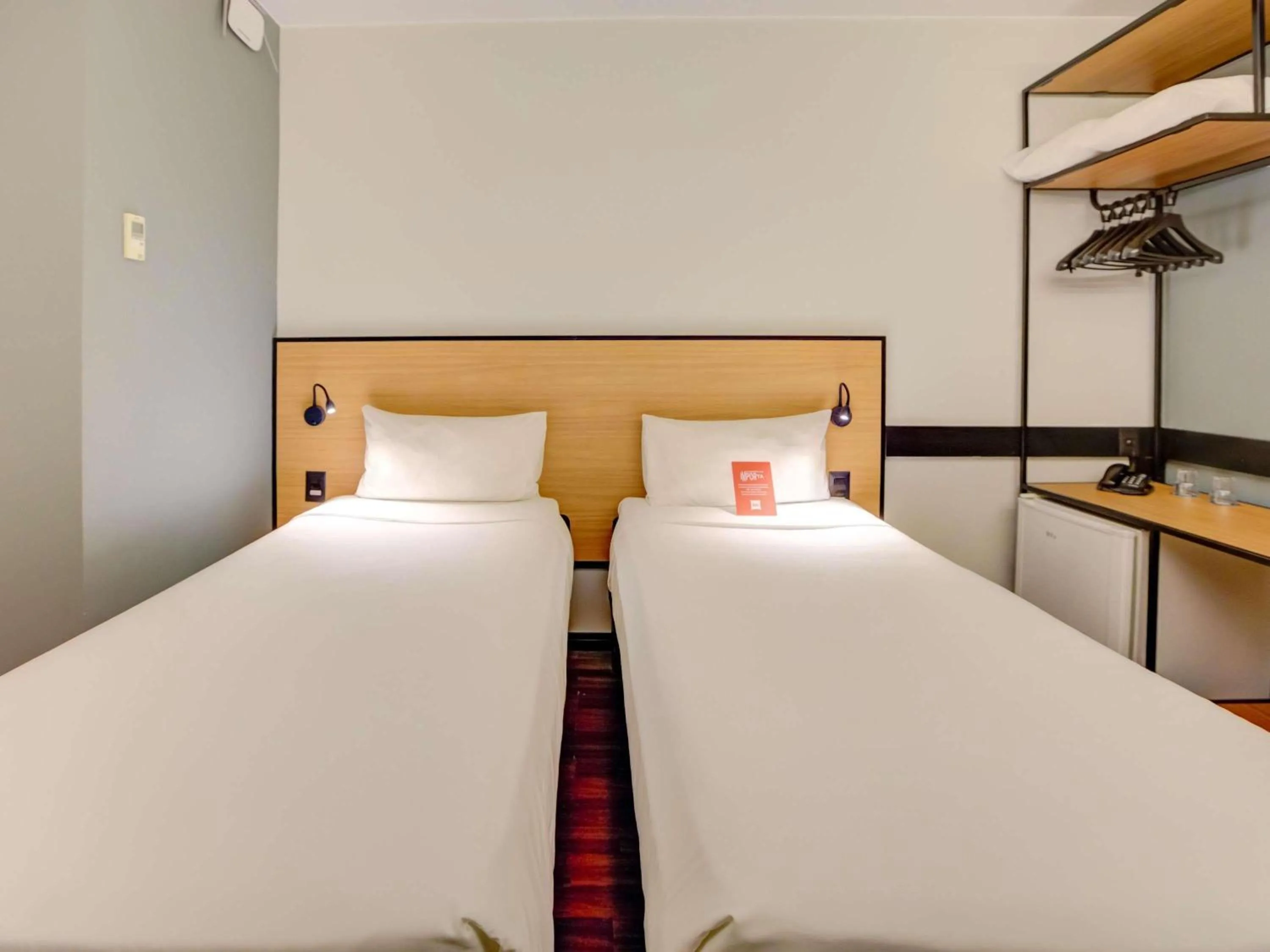 Bedroom, Bed in ibis Vitoria Praia de Camburi