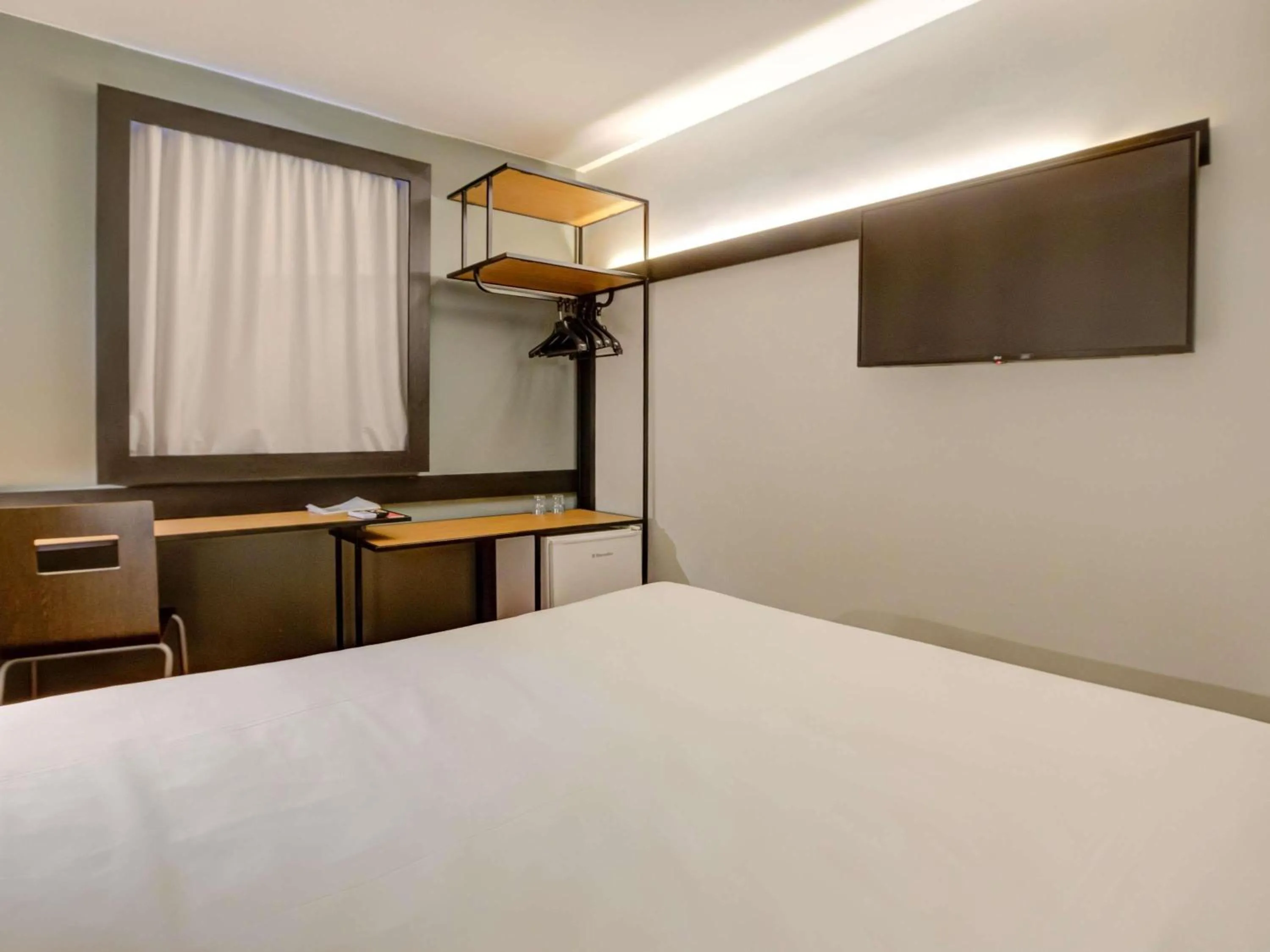 Bedroom, Bed in ibis Vitoria Praia de Camburi