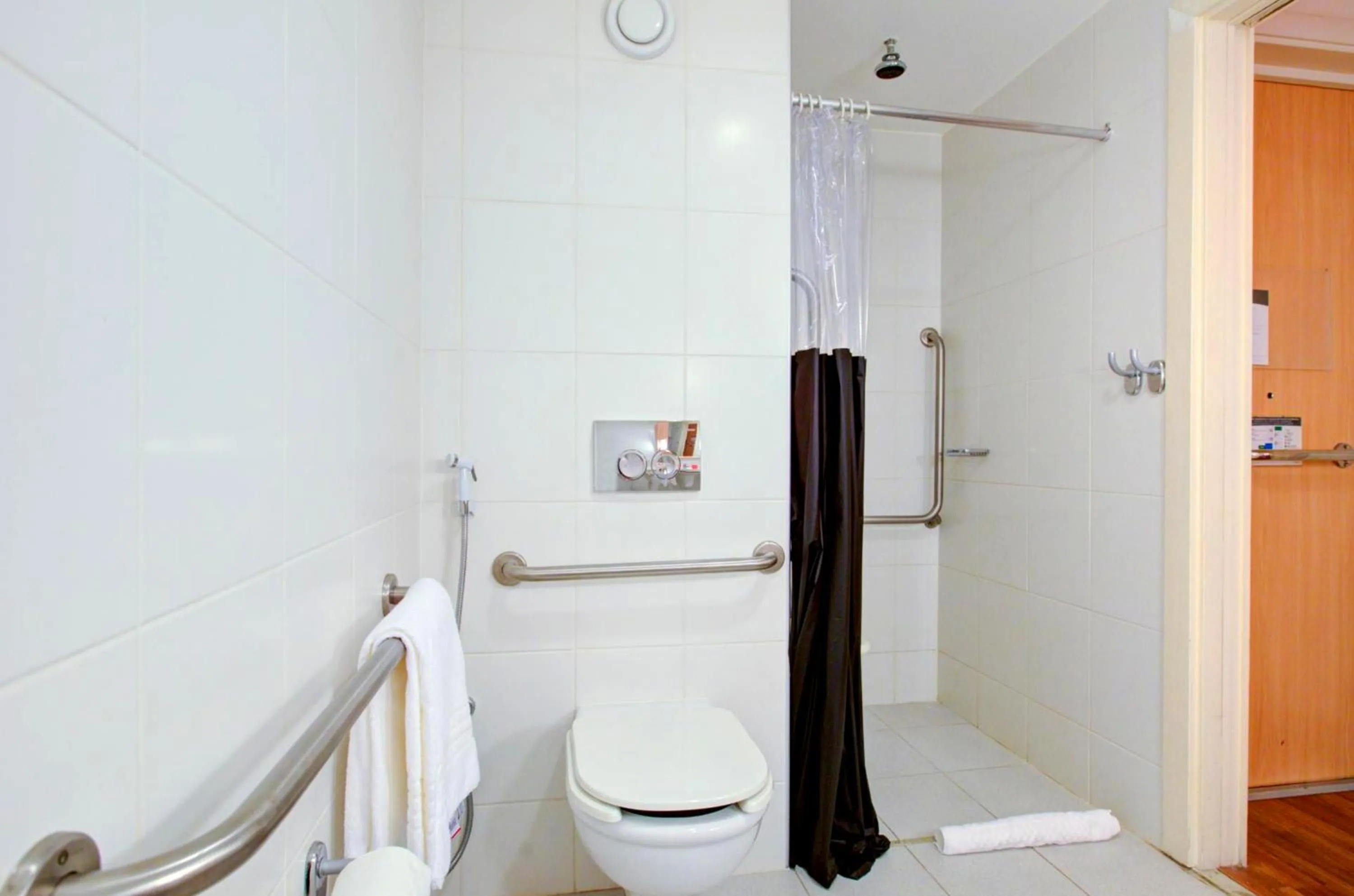 Shower in ibis Vitoria Praia de Camburi