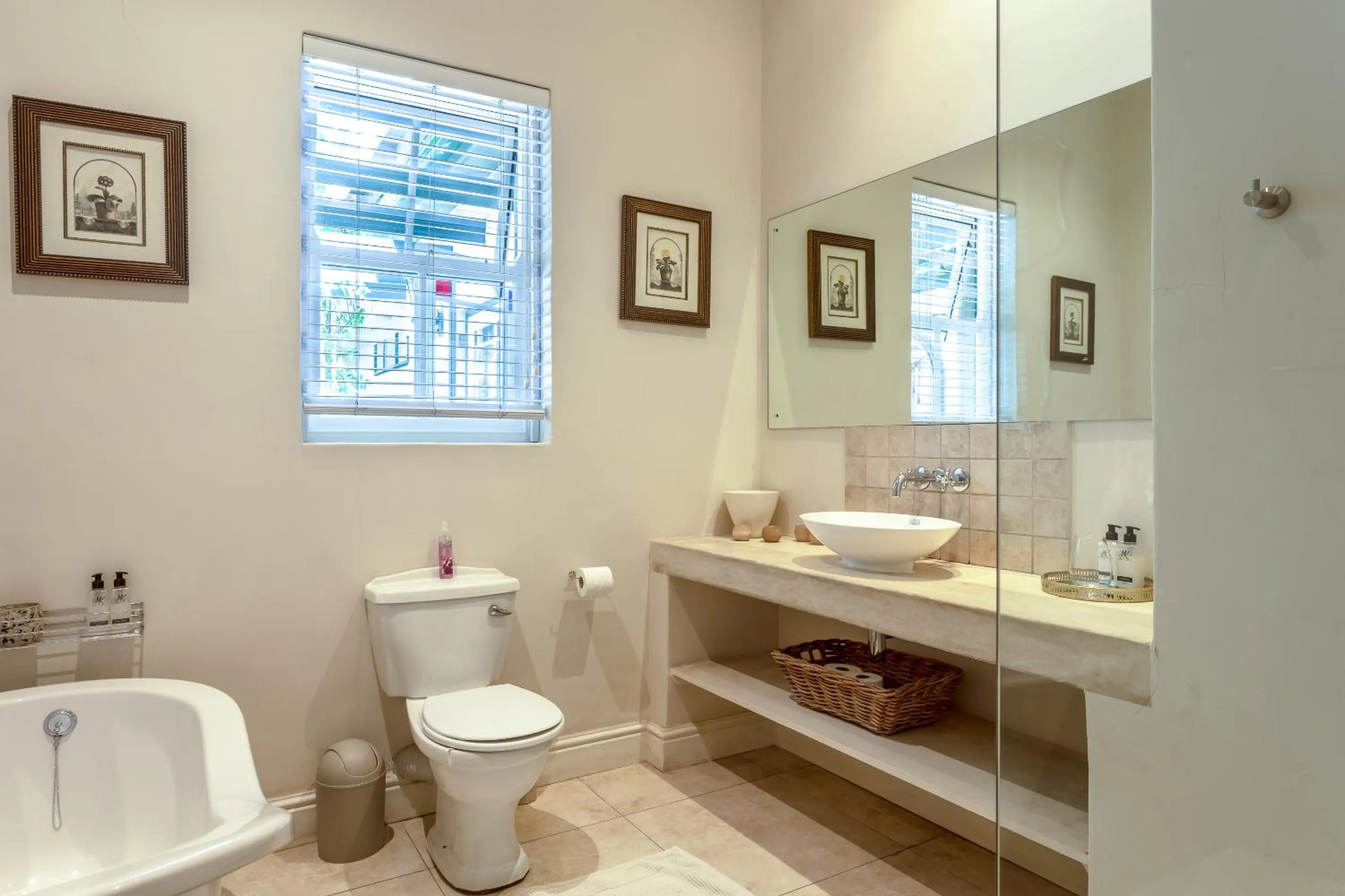 Toilet in Sandown Lodge