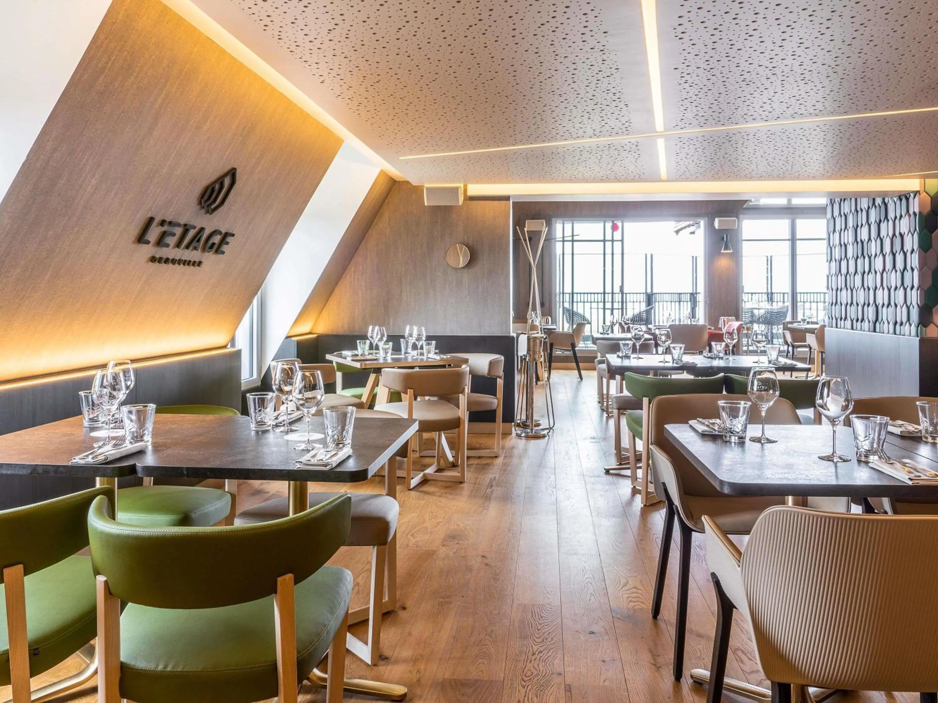 Restaurant/places to eat in Novotel Deauville Plage