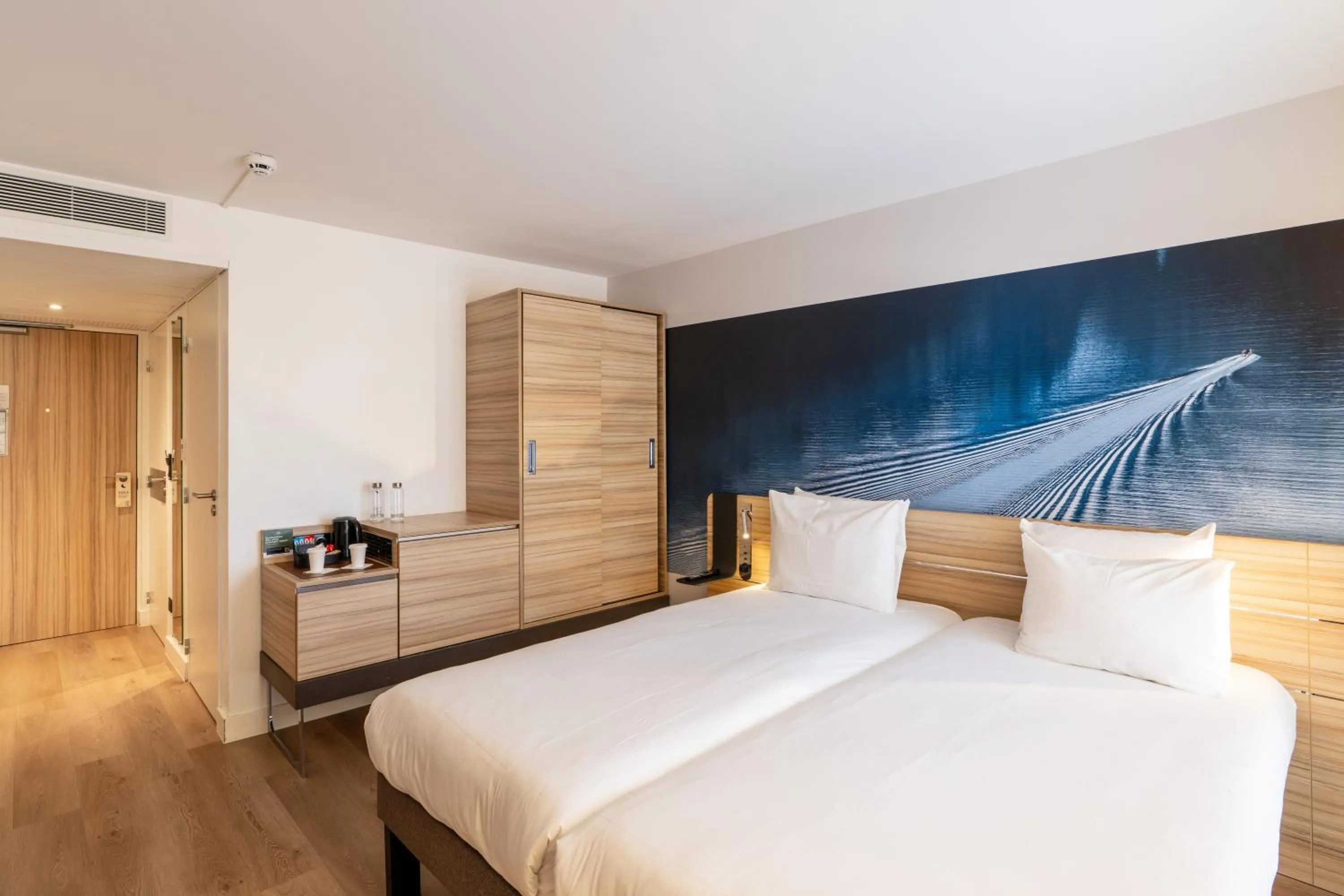 Photo of the whole room, Bed in Novotel Deauville Plage