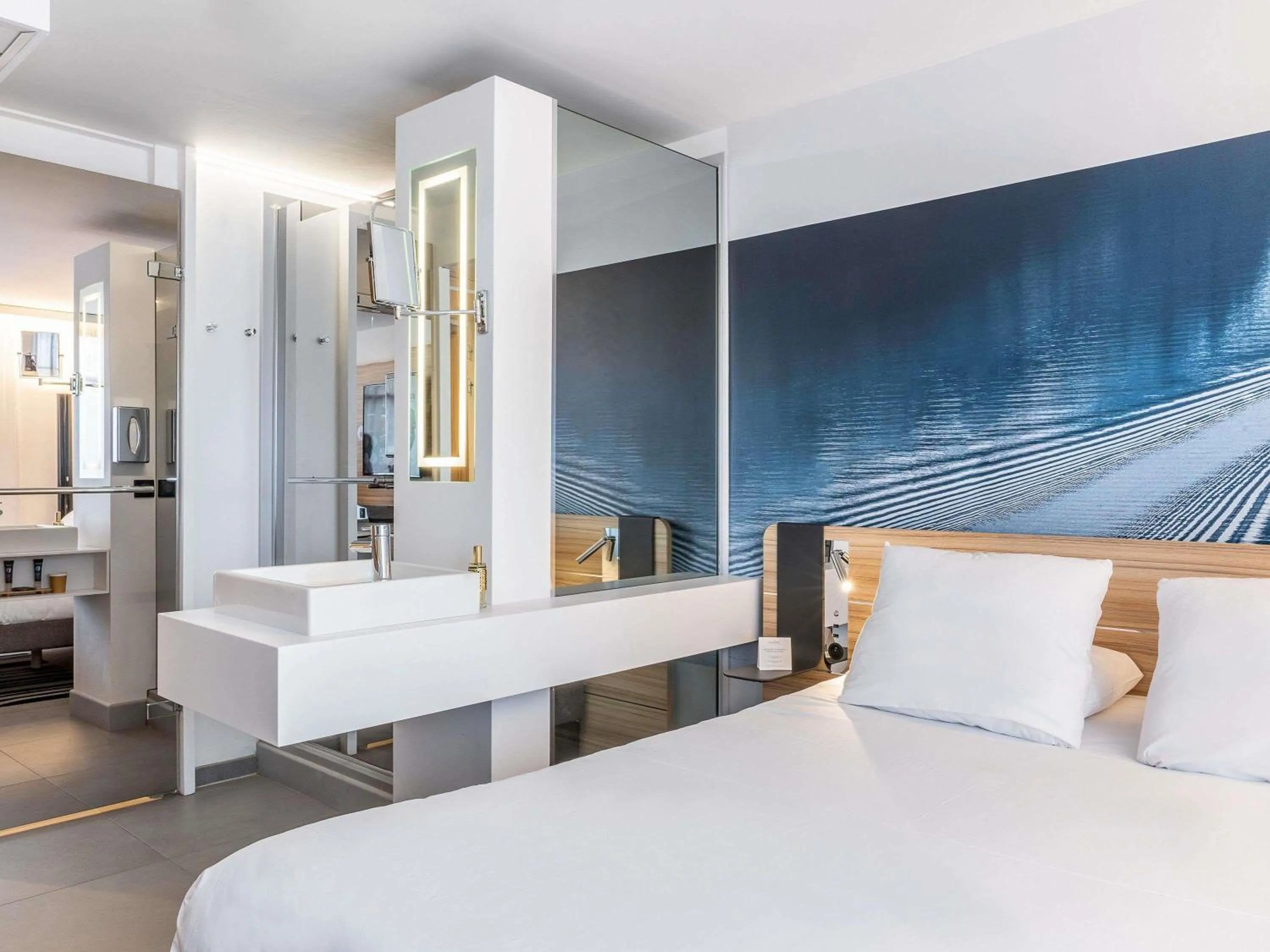 Bedroom, Bed in Novotel Deauville Plage