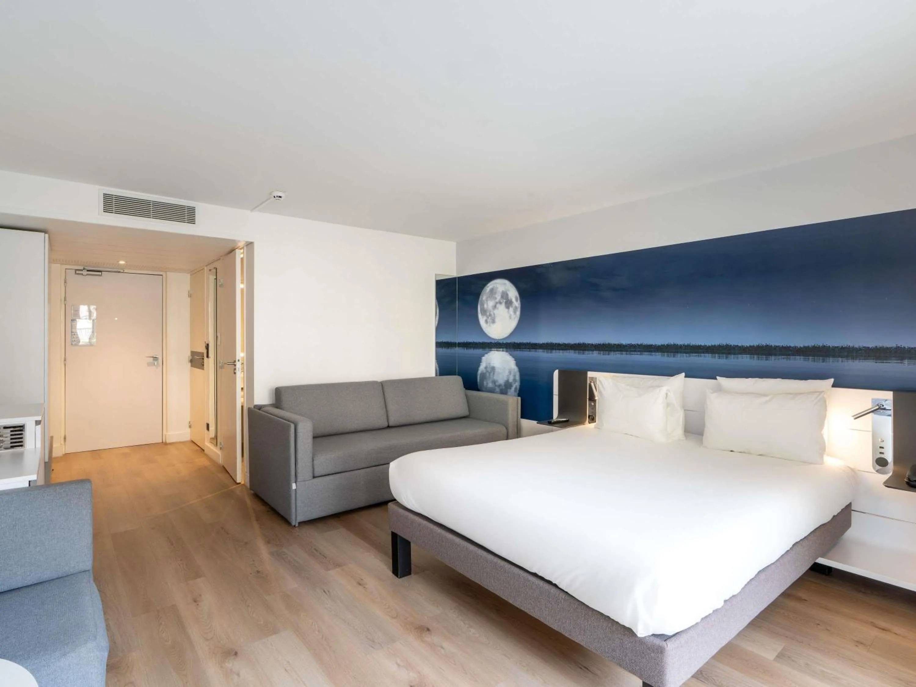 Bedroom, Bed in Novotel Deauville Plage