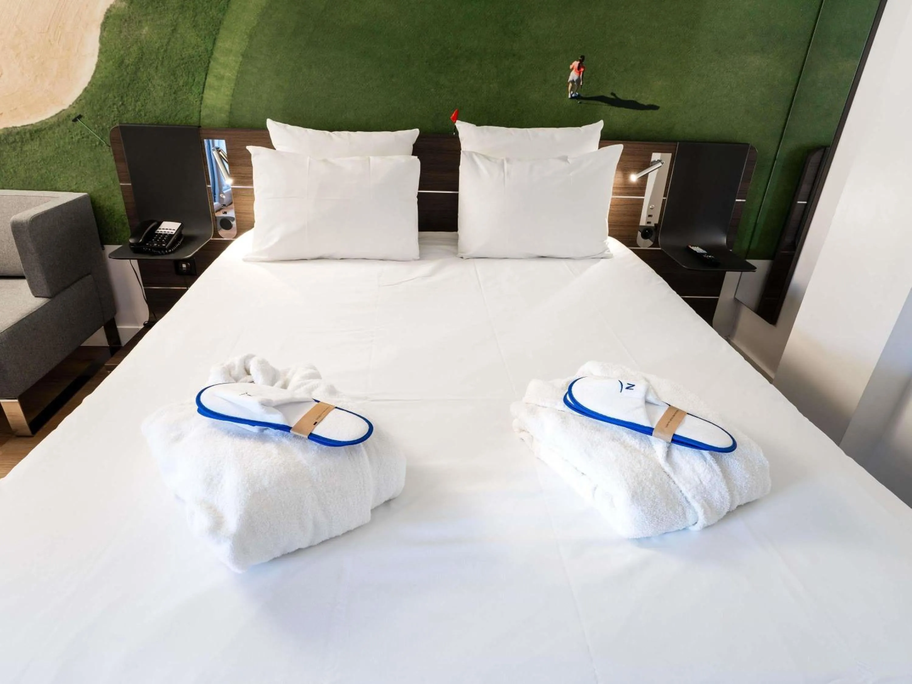 Bedroom, Bed in Novotel Deauville Plage