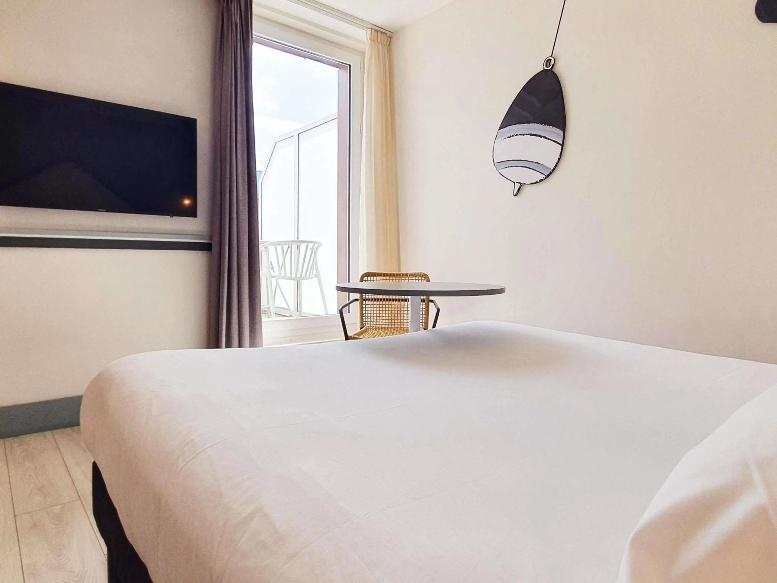 Bedroom, Bed in ibis Styles Arcachon Gujan Mestras