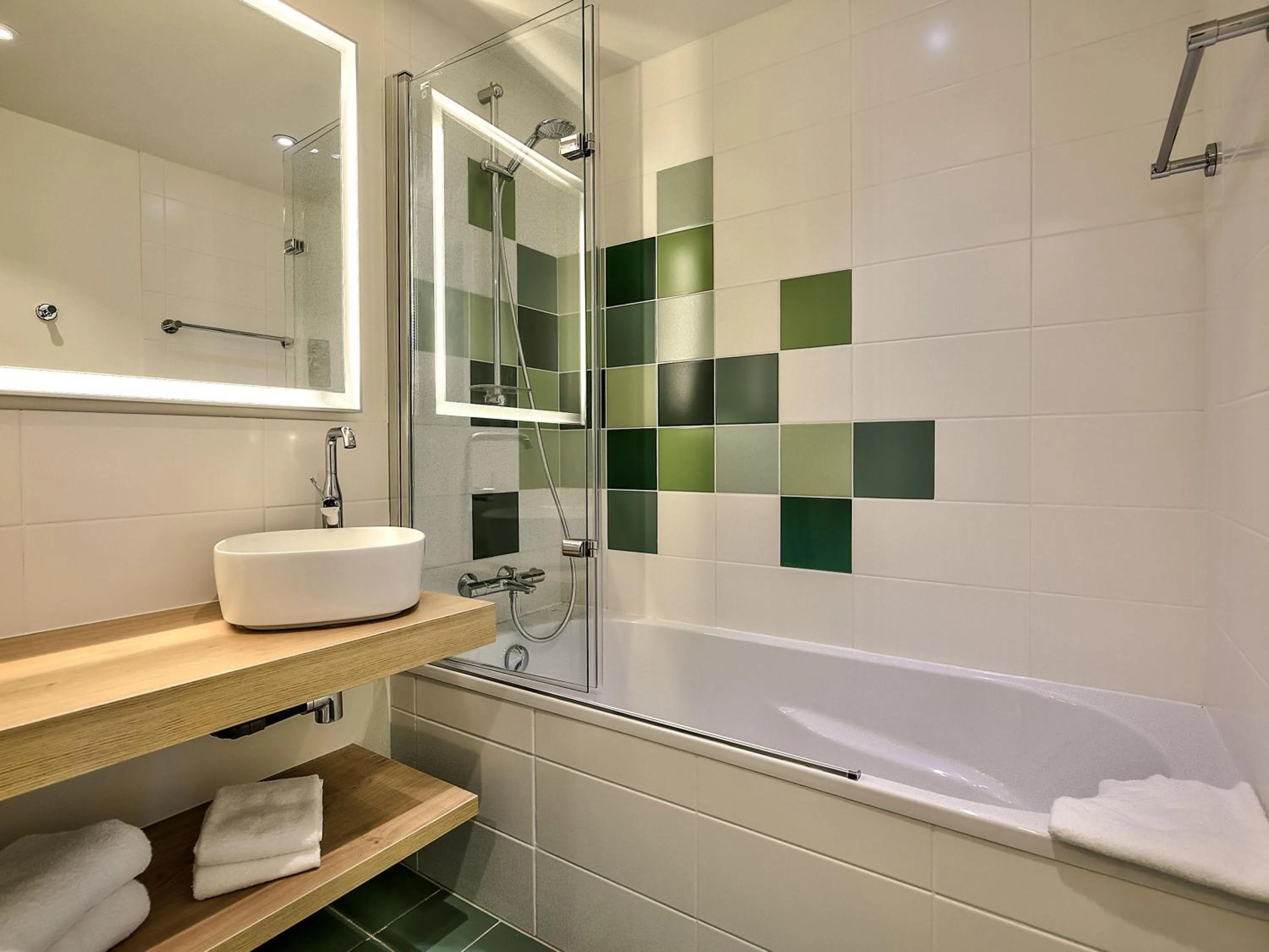 Bedroom in ibis Styles Arcachon Gujan Mestras