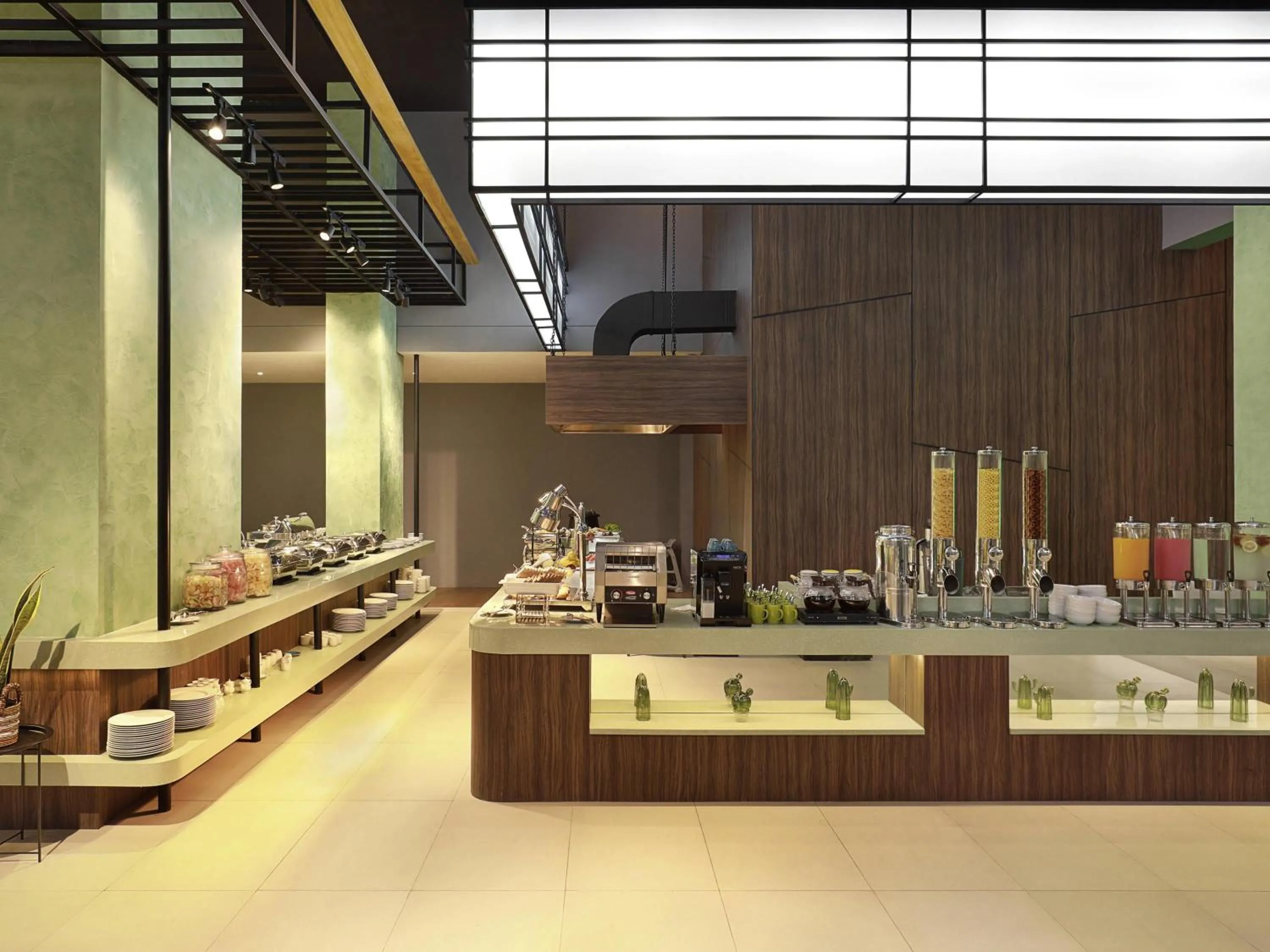 Restaurant/places to eat in ibis Styles Jakarta Simatupang