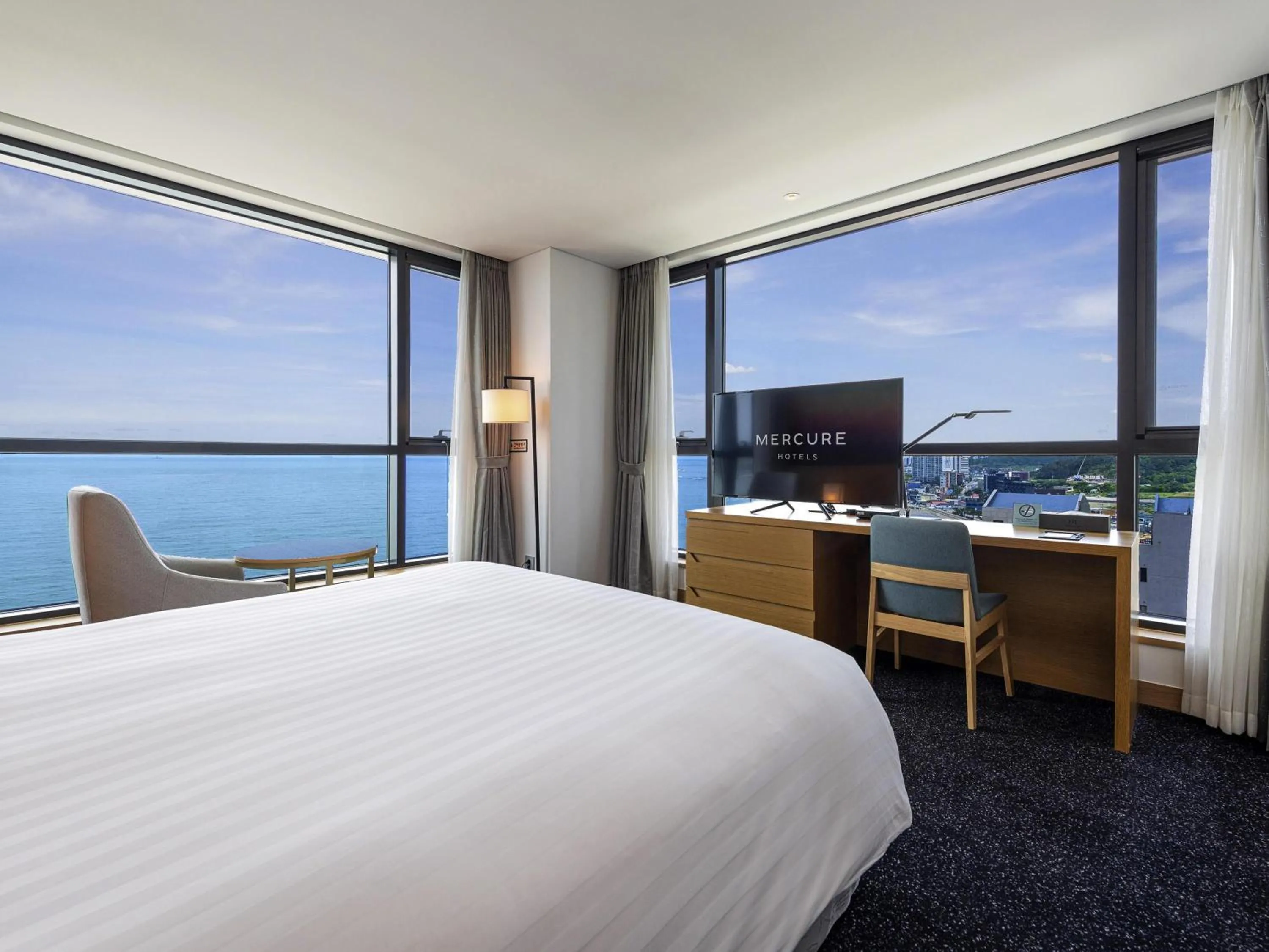 Bedroom, Bed in Mercure Ambassador Ulsan