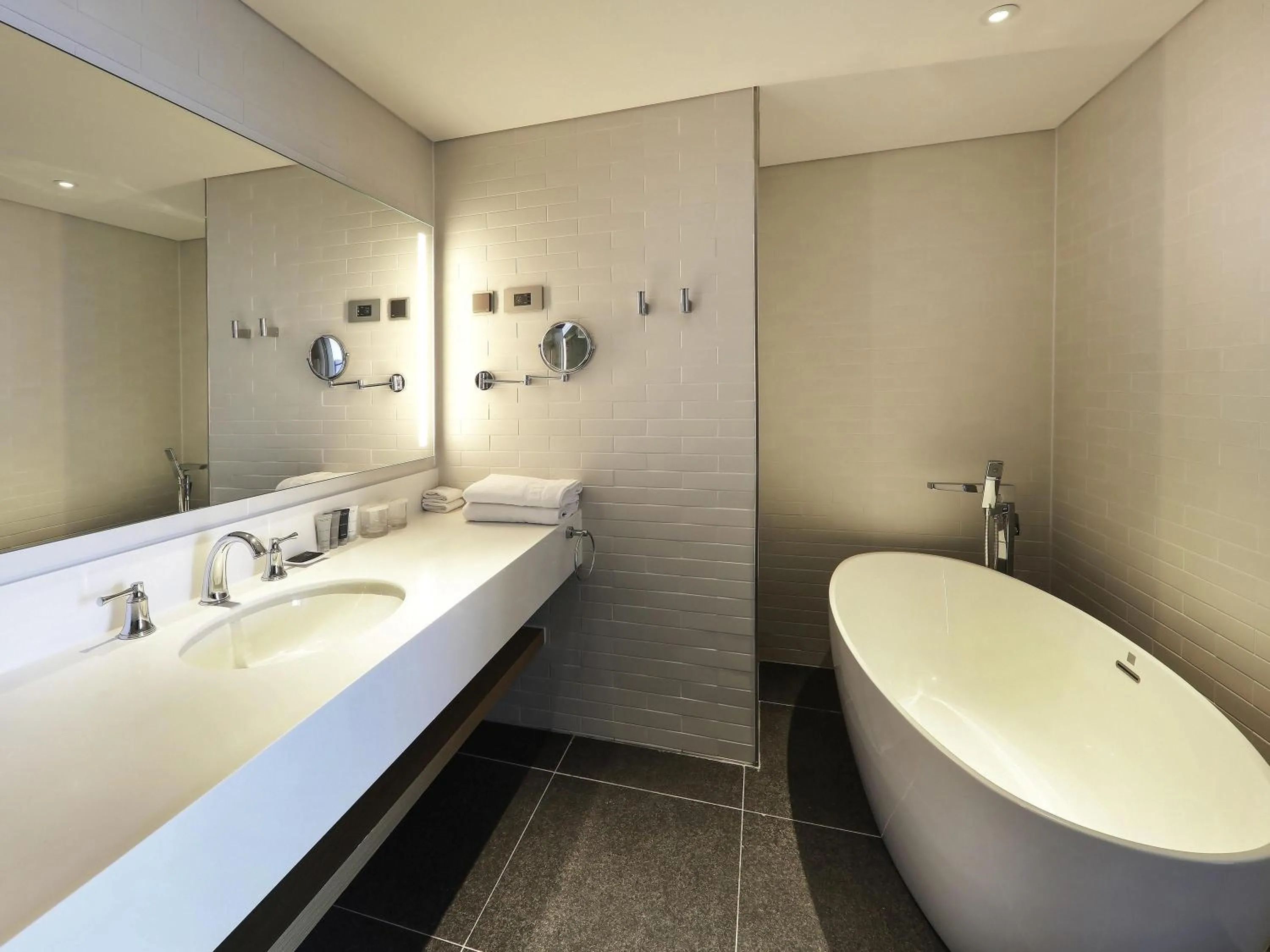 Bedroom in Mercure Ambassador Ulsan