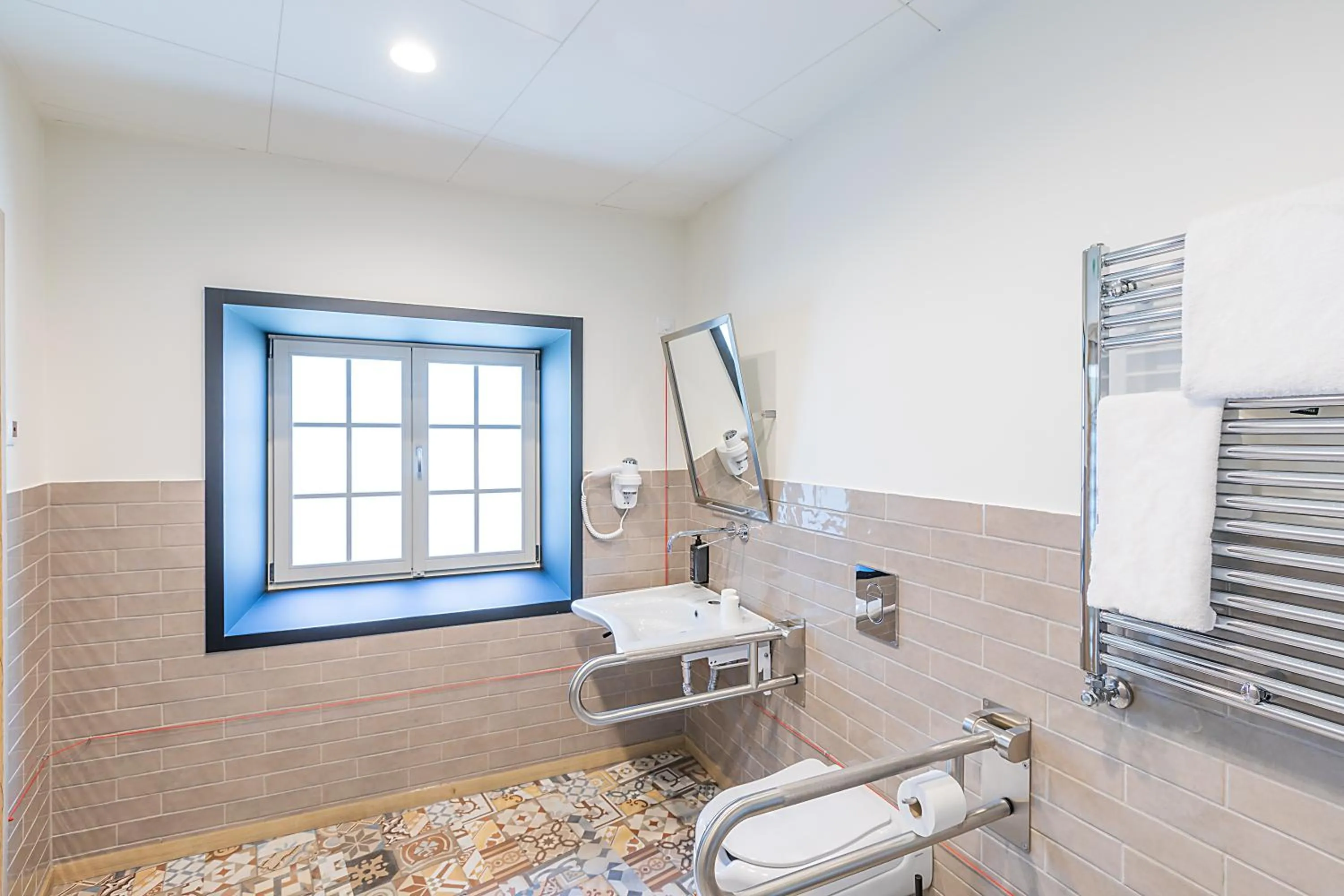 Toilet in ibis Styles Chaves