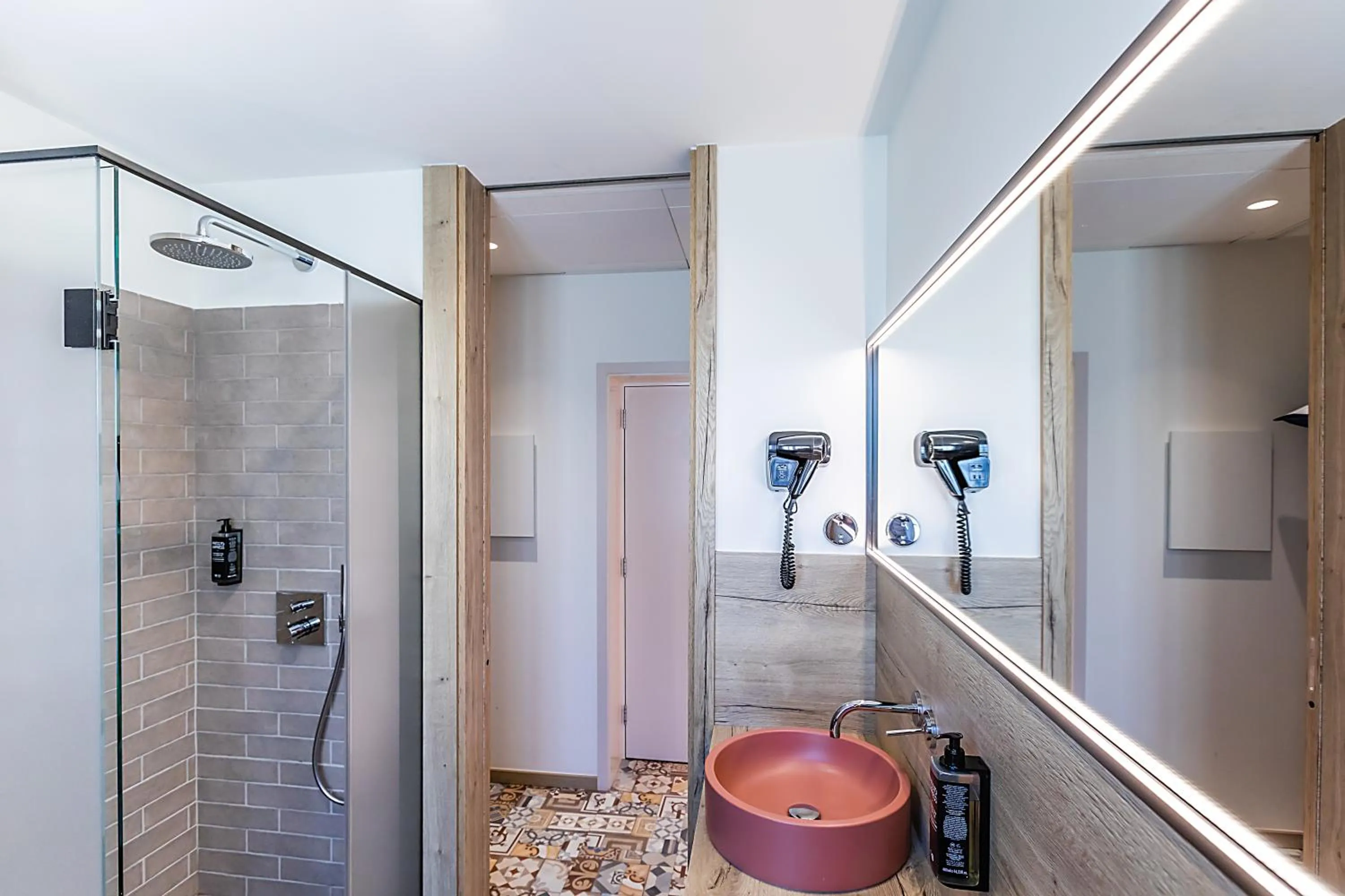 Shower in ibis Styles Chaves