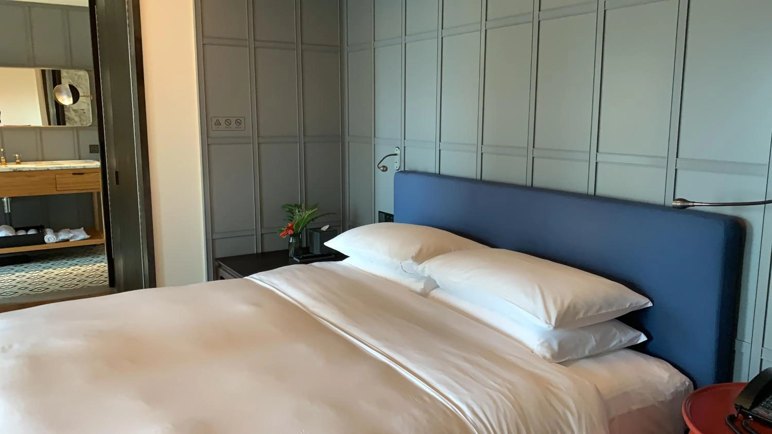 Bedroom in Hotel Kapok Shenzhen HouHai (Close to Shenzhen Bay)