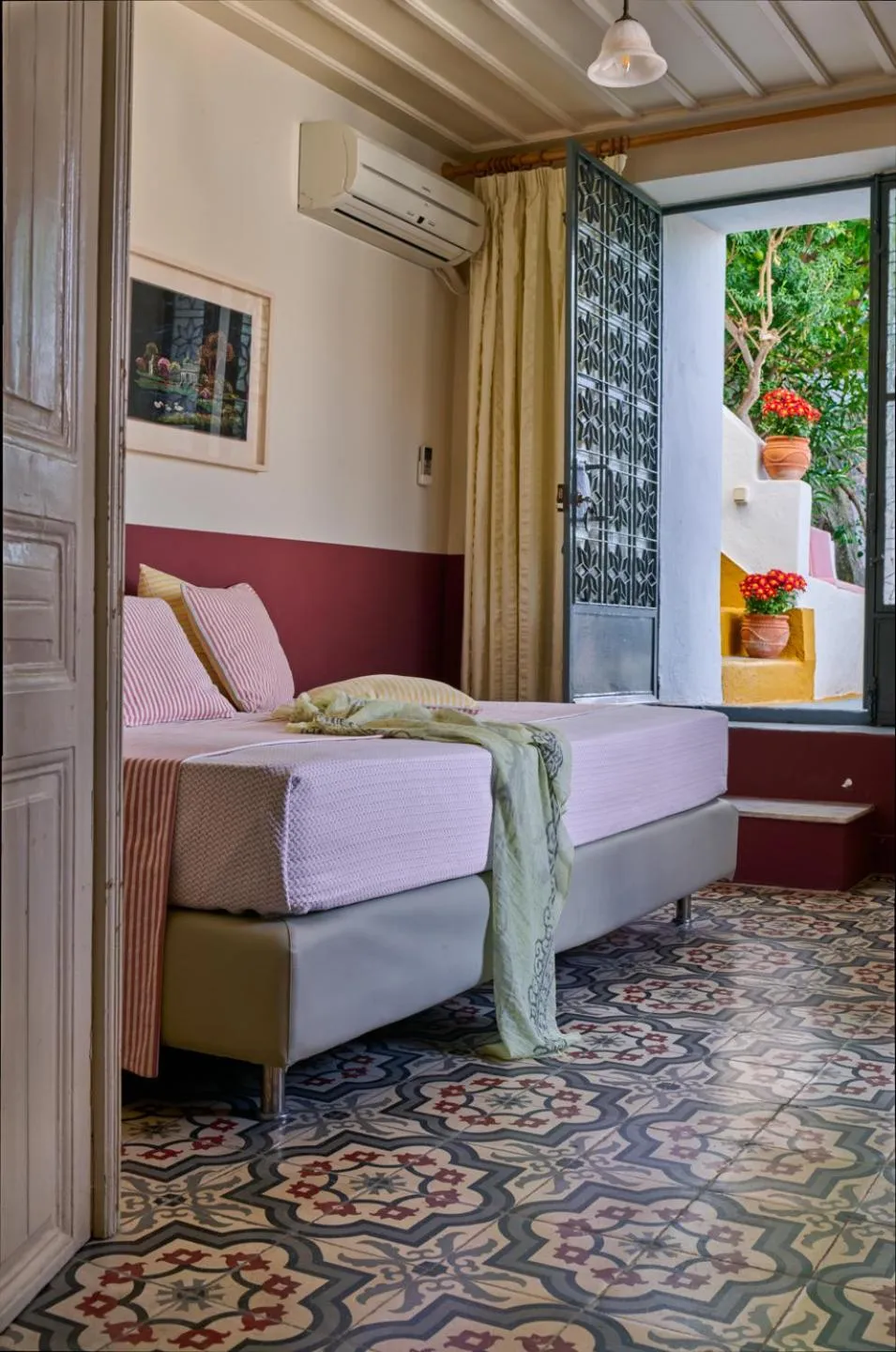 Living room, Bed in Sto Roloi Island Houses