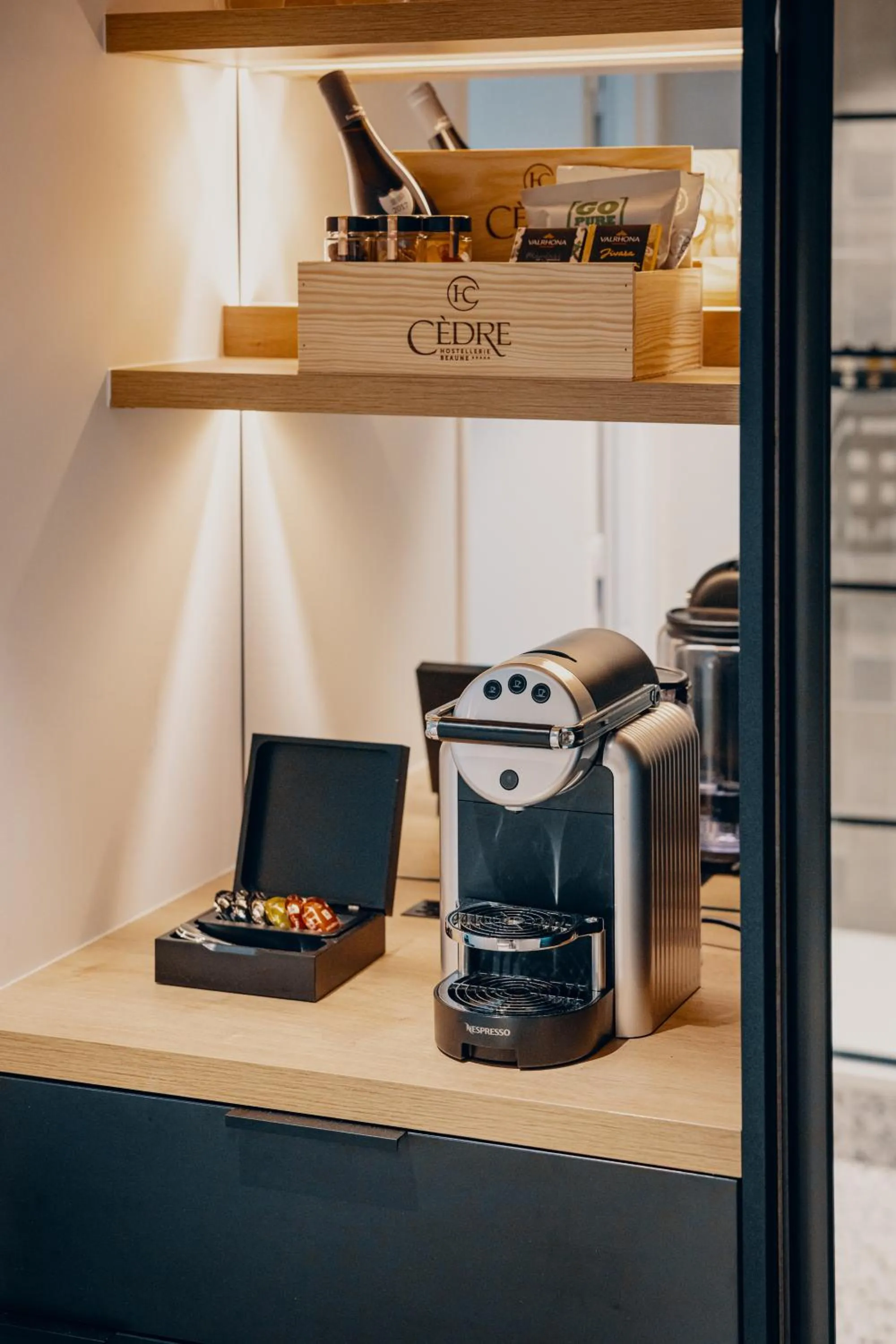 Coffee/tea facilities in Cèdre Beaune, A Beauvallon Hotel & Spa