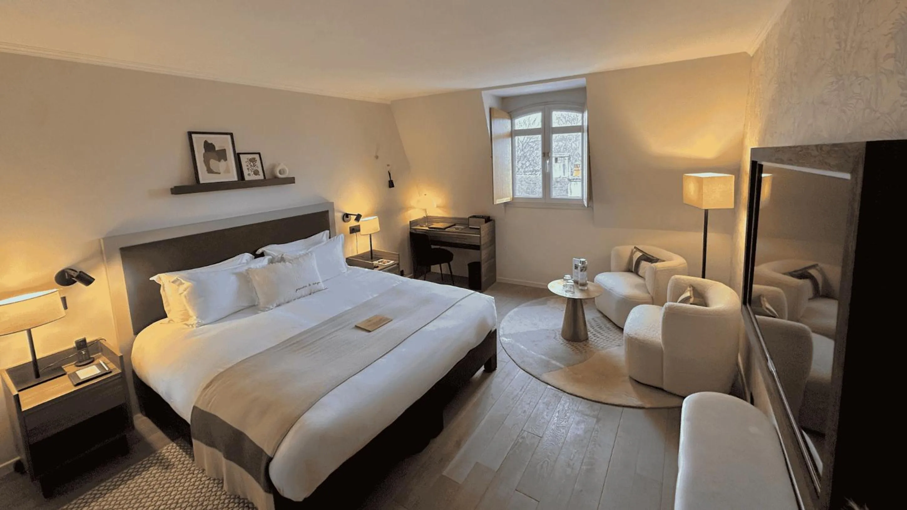 Bed in Cèdre Beaune, A Beauvallon Hotel & Spa