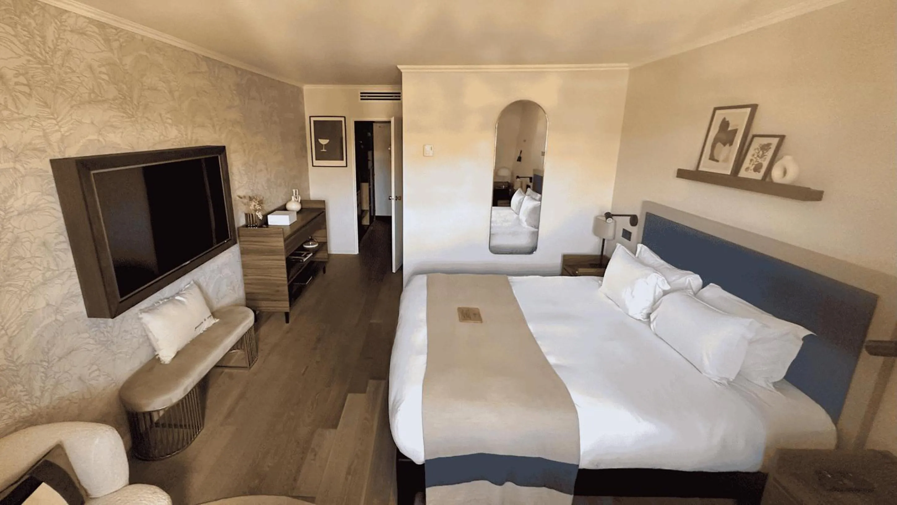 TV and multimedia, Bed in Cèdre Beaune, A Beauvallon Hotel & Spa