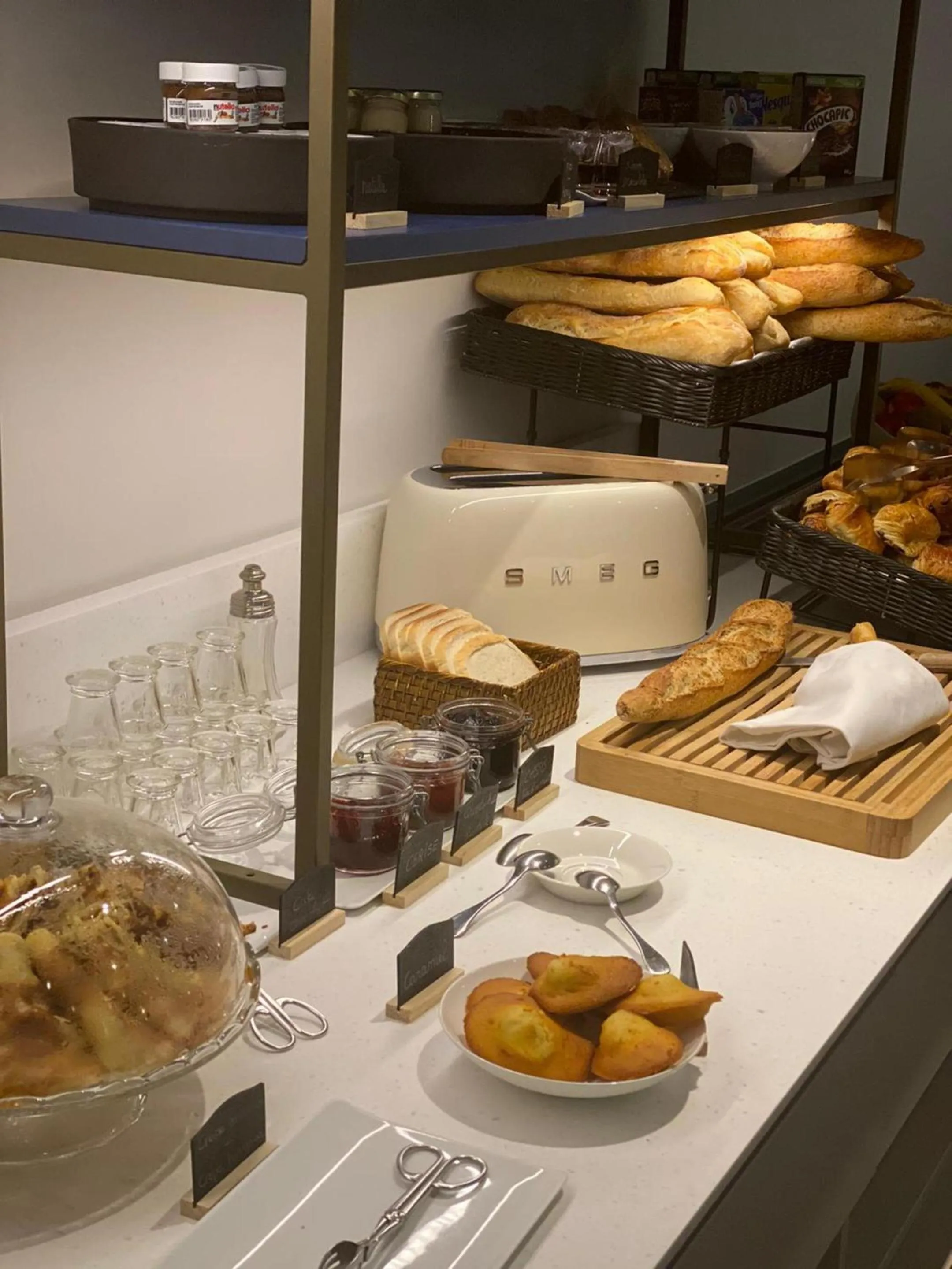 Breakfast in Cèdre Beaune, A Beauvallon Hotel & Spa