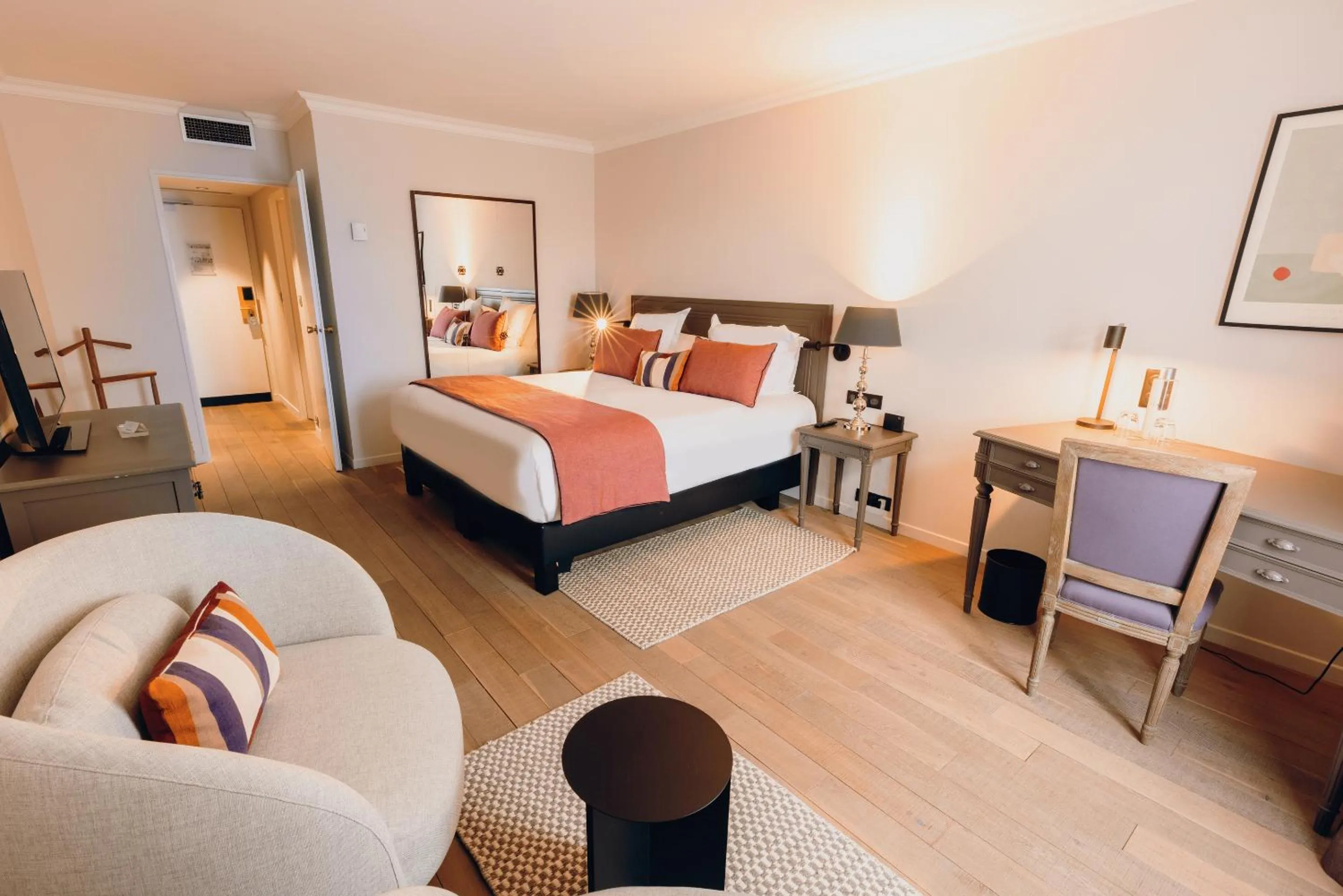 Photo of the whole room, Bed in Cèdre Beaune, A Beauvallon Hotel & Spa