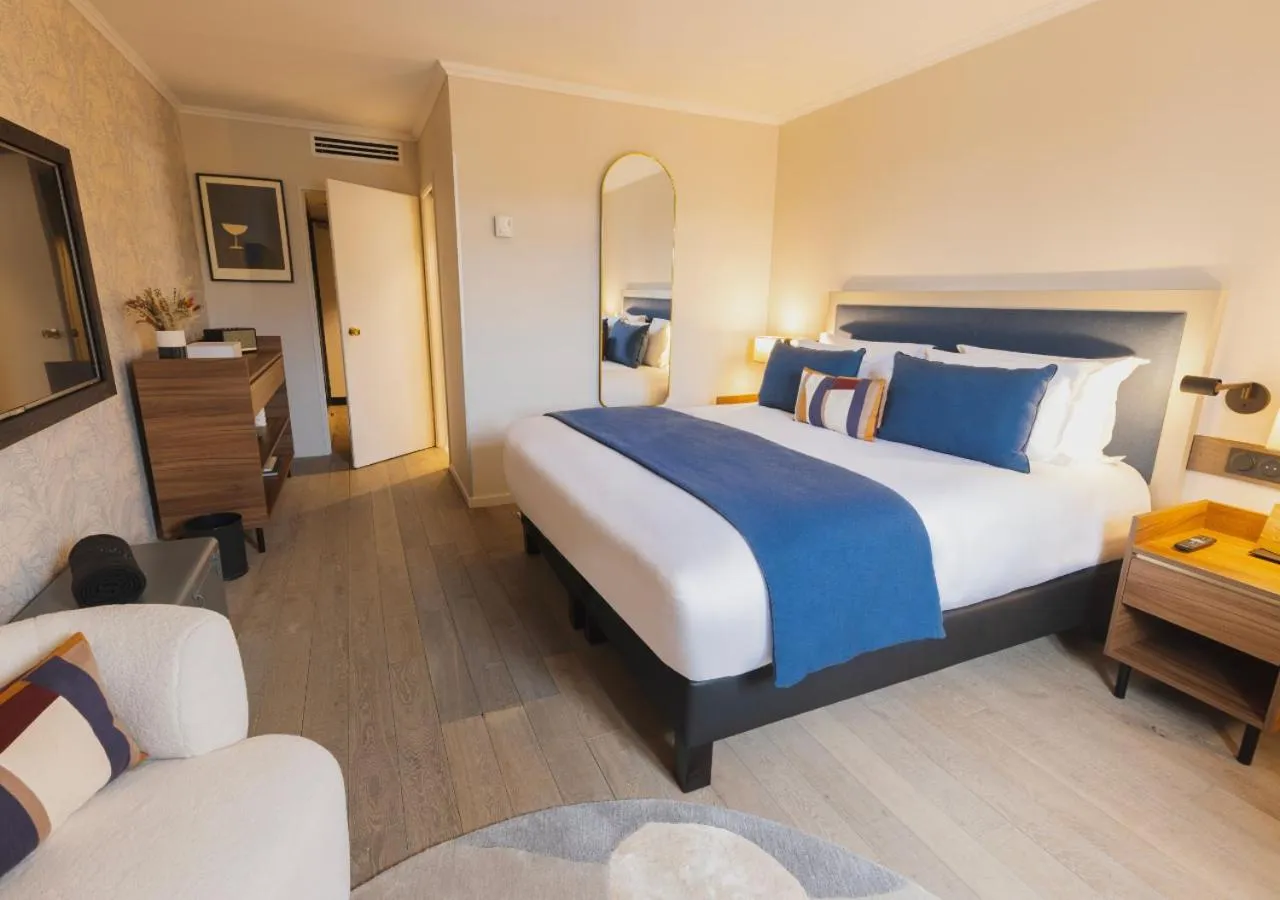 Bed in Cèdre Beaune, A Beauvallon Hotel & Spa