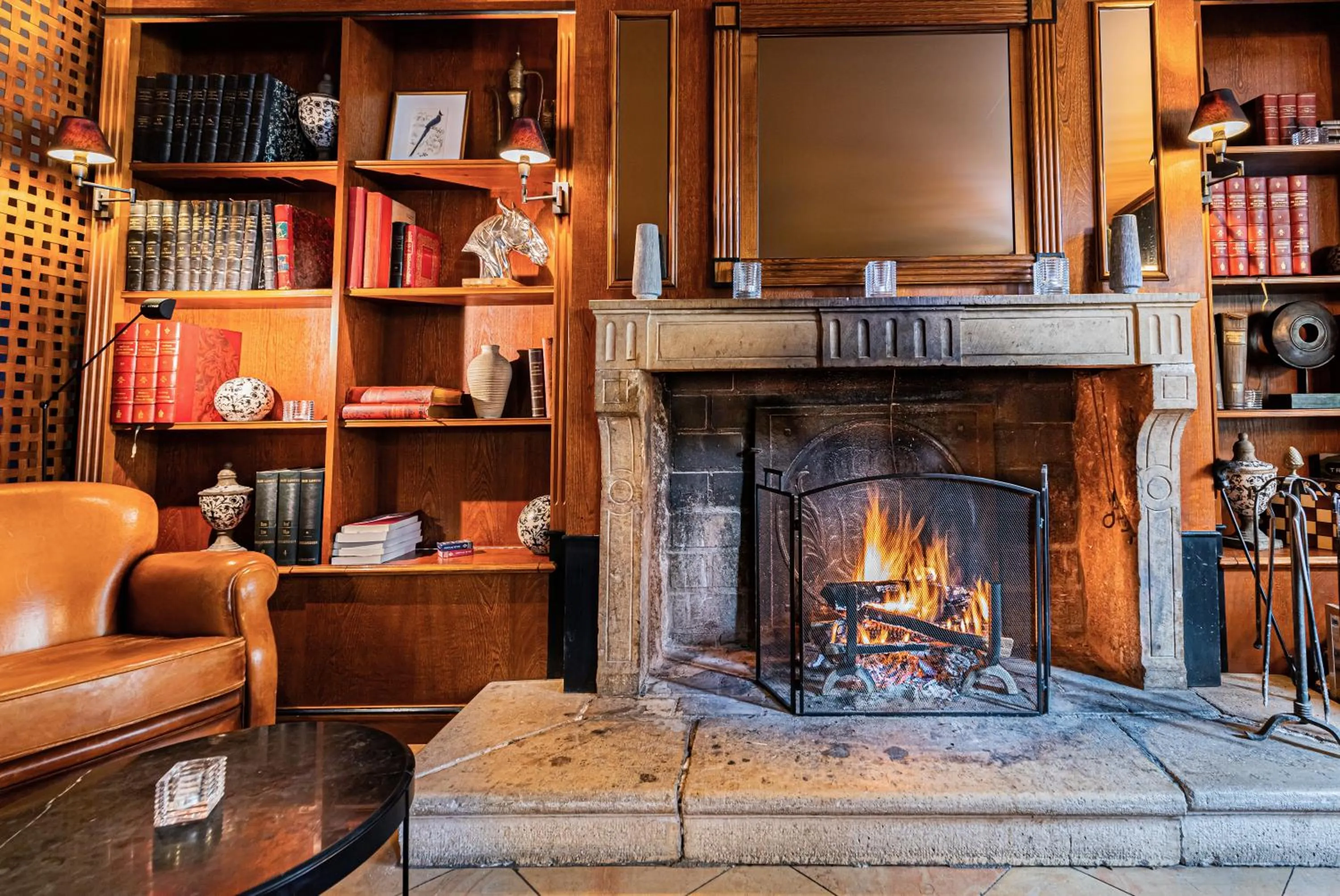 Lounge or bar in Cèdre Beaune, A Beauvallon Hotel & Spa