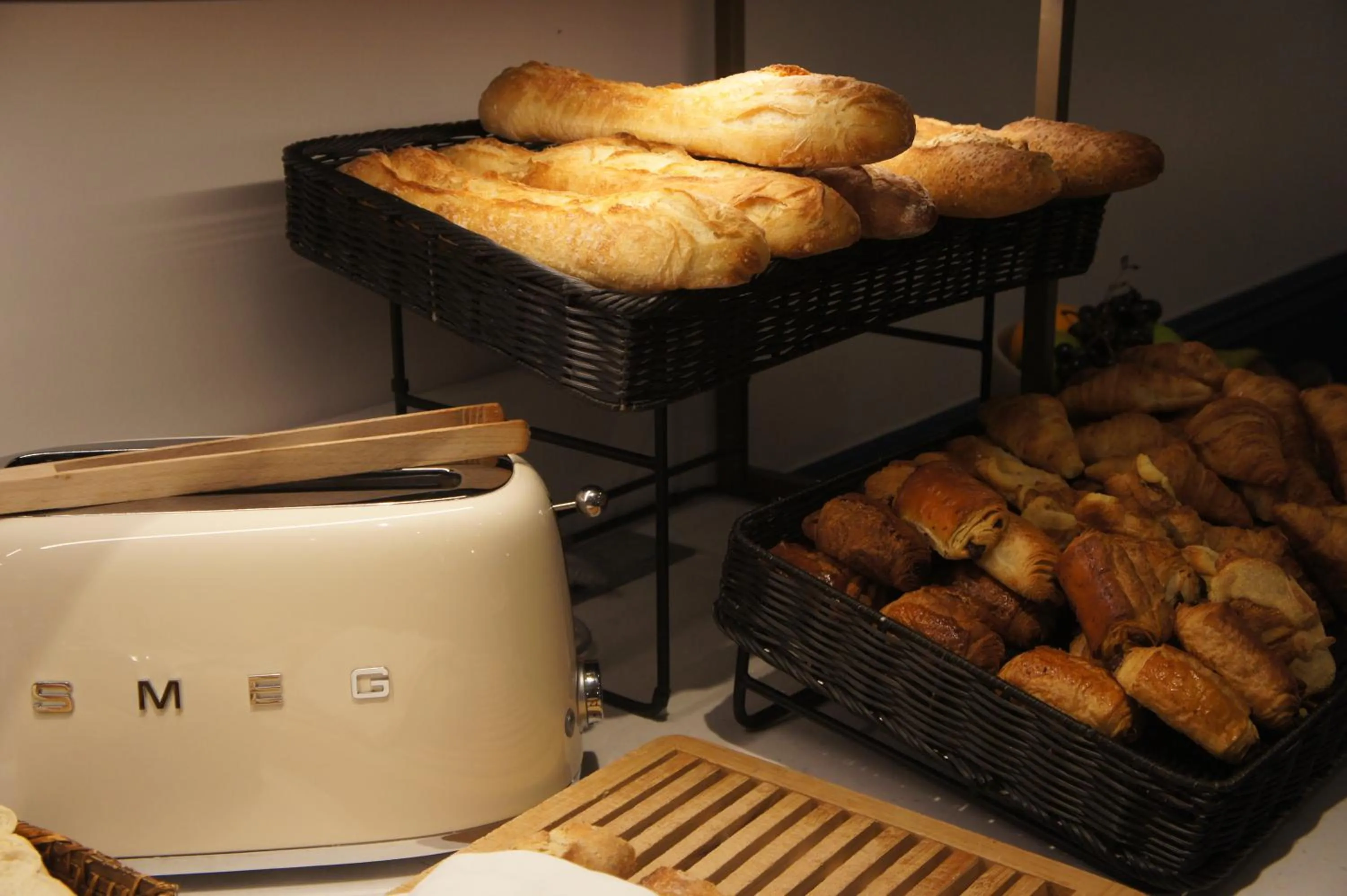 Breakfast in Cèdre Beaune, A Beauvallon Hotel & Spa