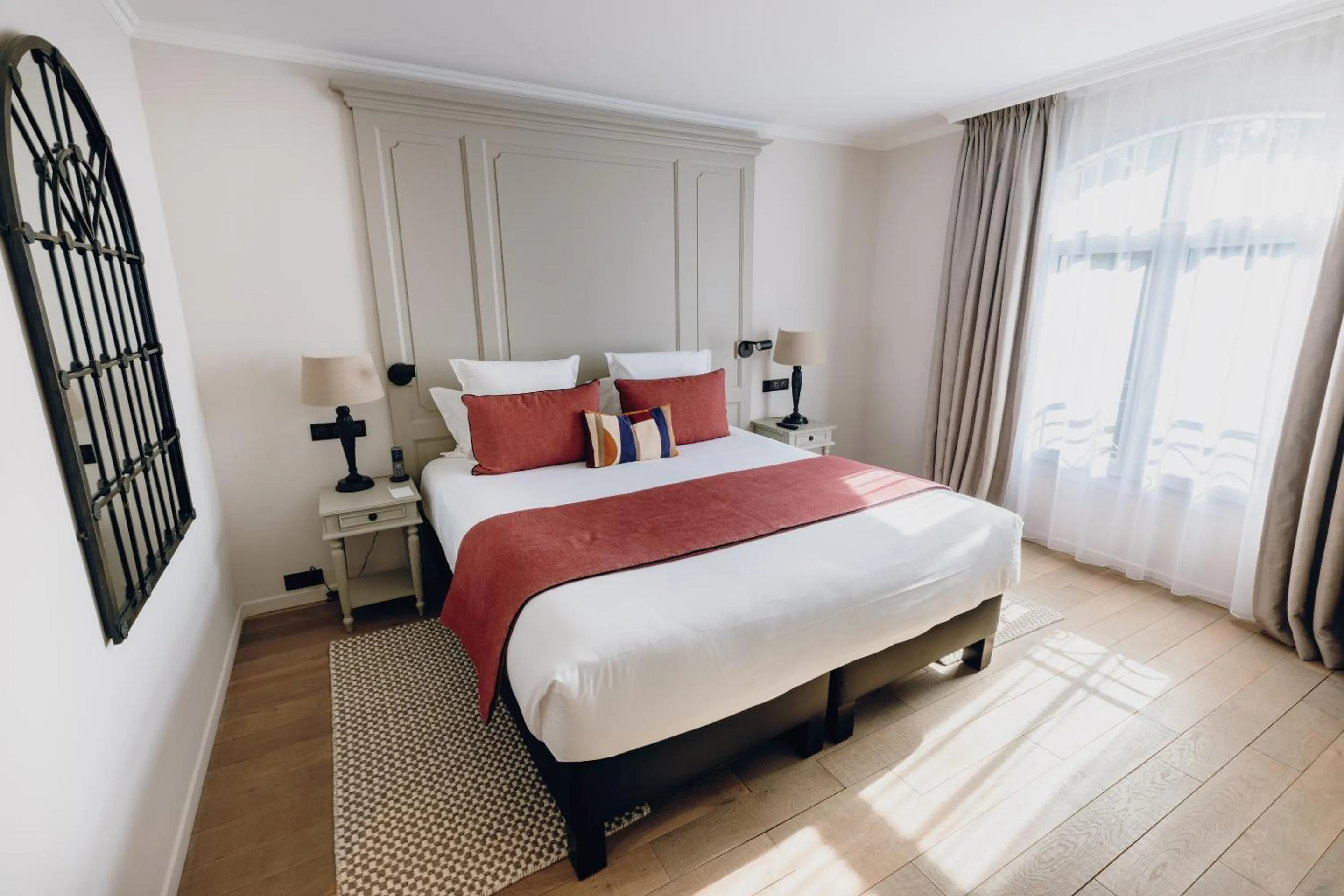 Bed in Cèdre Beaune, A Beauvallon Hotel & Spa