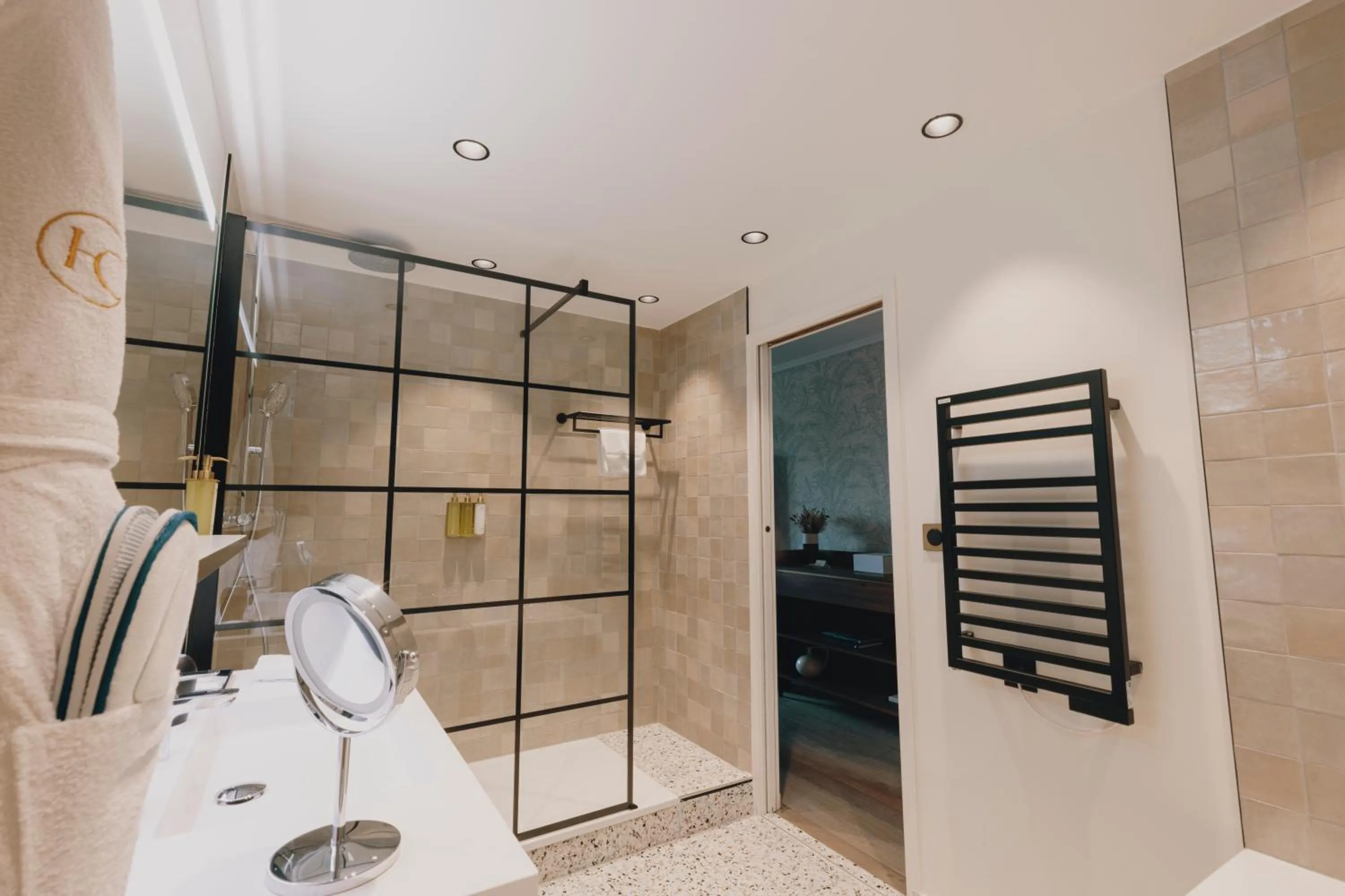 Shower in Cèdre Beaune, A Beauvallon Hotel & Spa