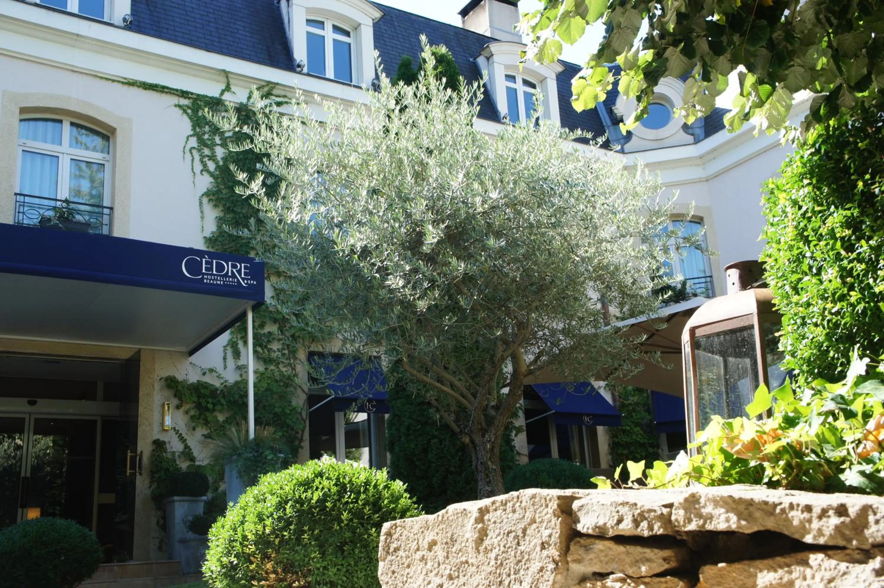 Facade/entrance in Cèdre Beaune, A Beauvallon Hotel & Spa