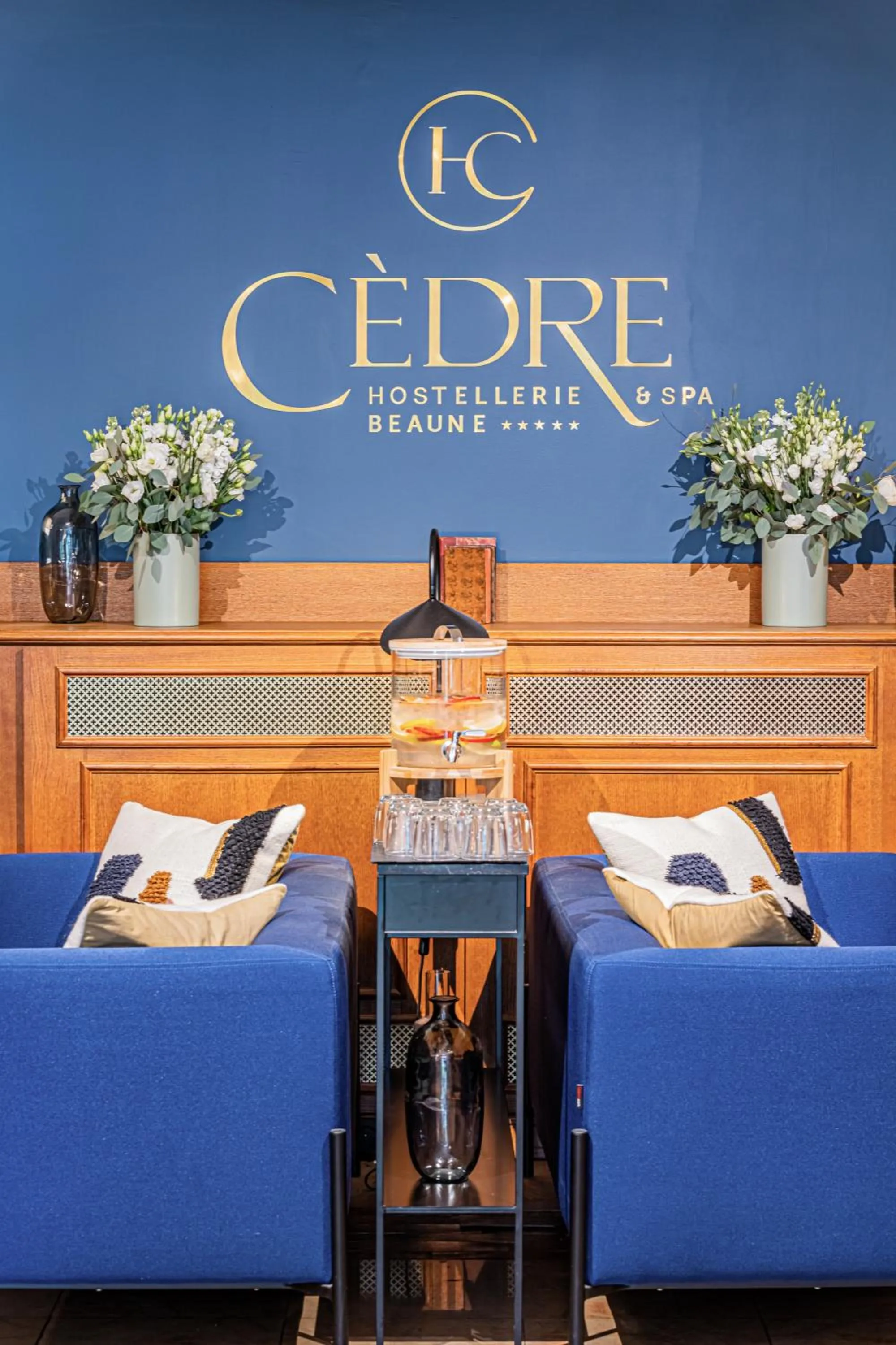 Lobby or reception in Cèdre Beaune, A Beauvallon Hotel & Spa