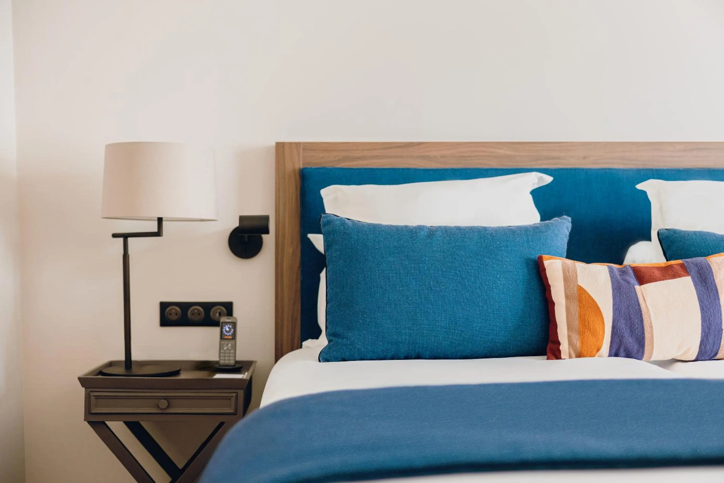 Bed in Cèdre Beaune, A Beauvallon Hotel & Spa