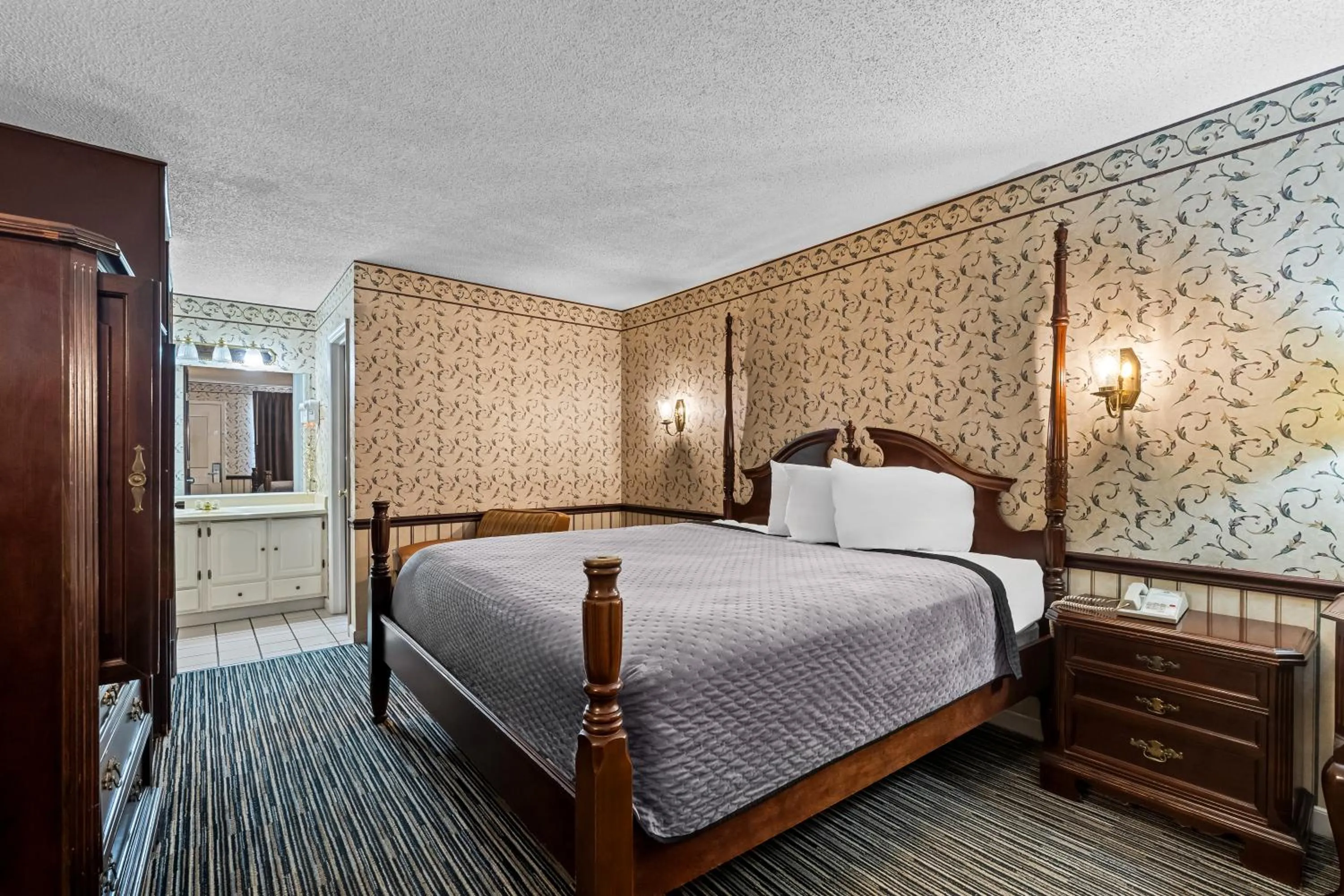 Bed in America's Best Value Inn-Athens