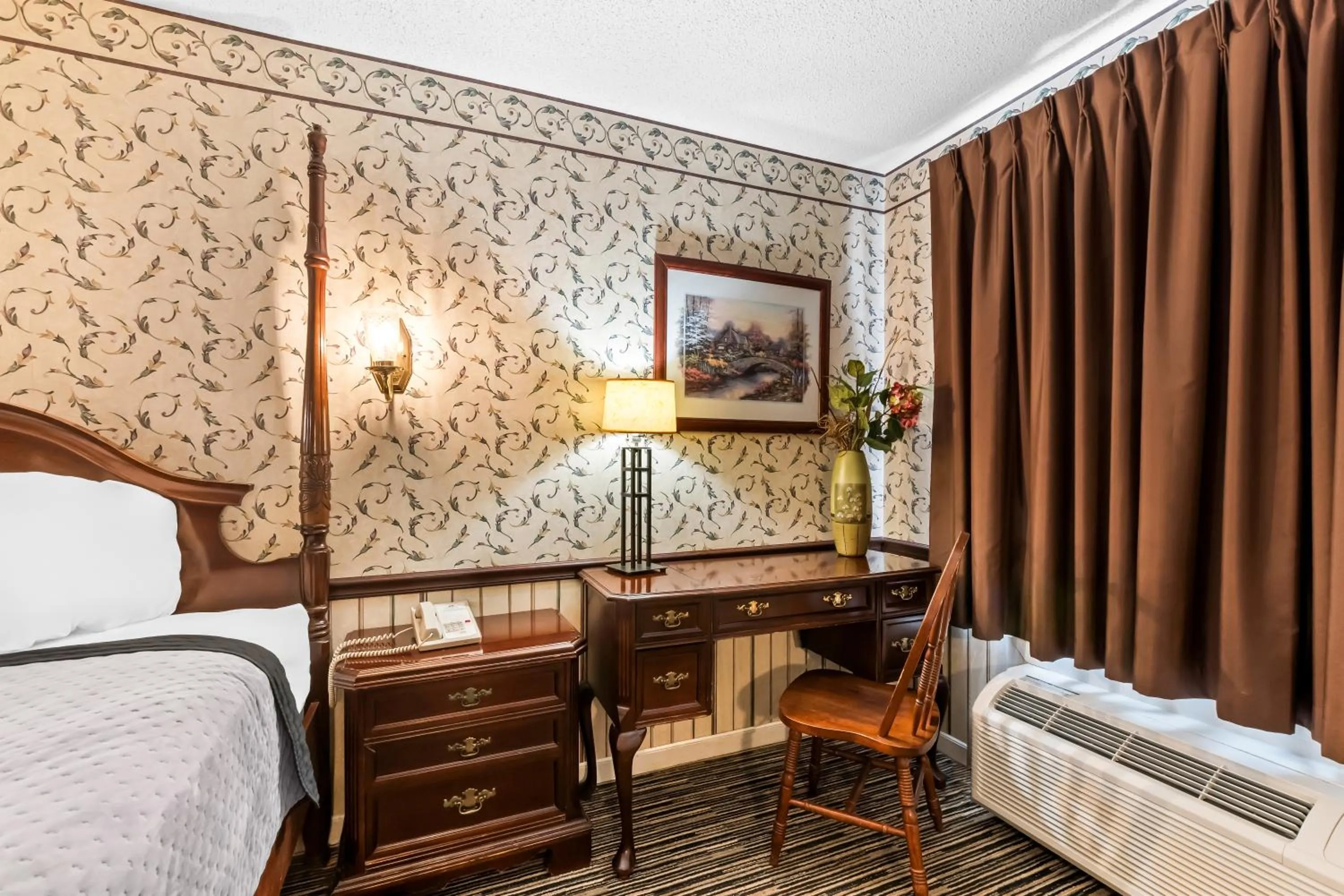 Bed in America's Best Value Inn-Athens