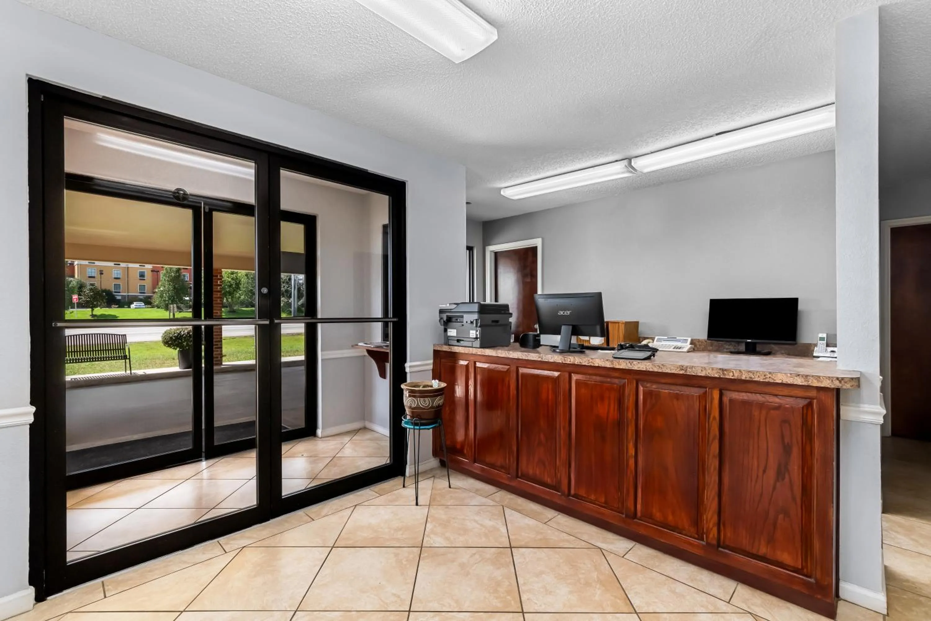 Lobby or reception in America's Best Value Inn-Athens