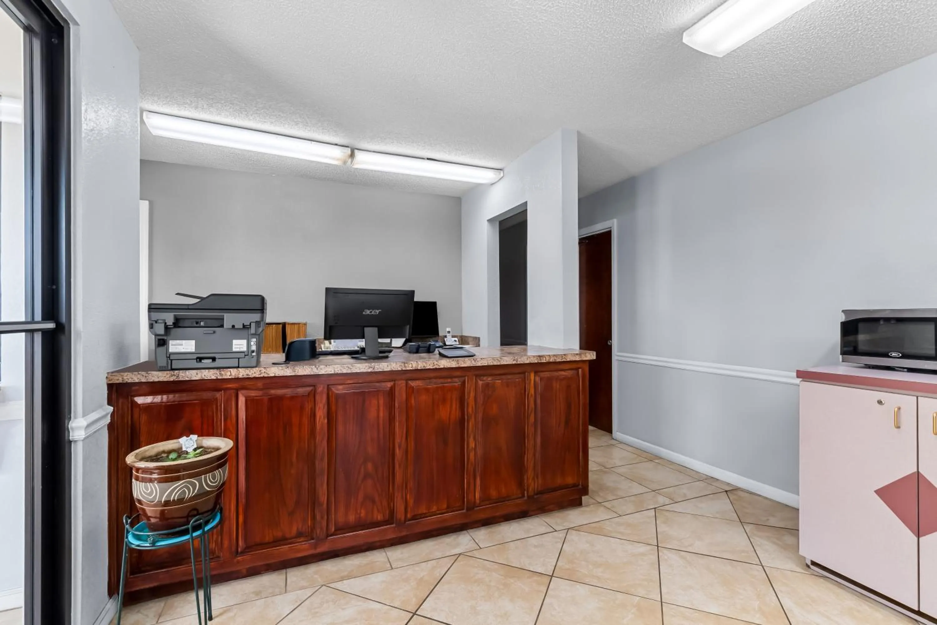 Lobby or reception in America's Best Value Inn-Athens