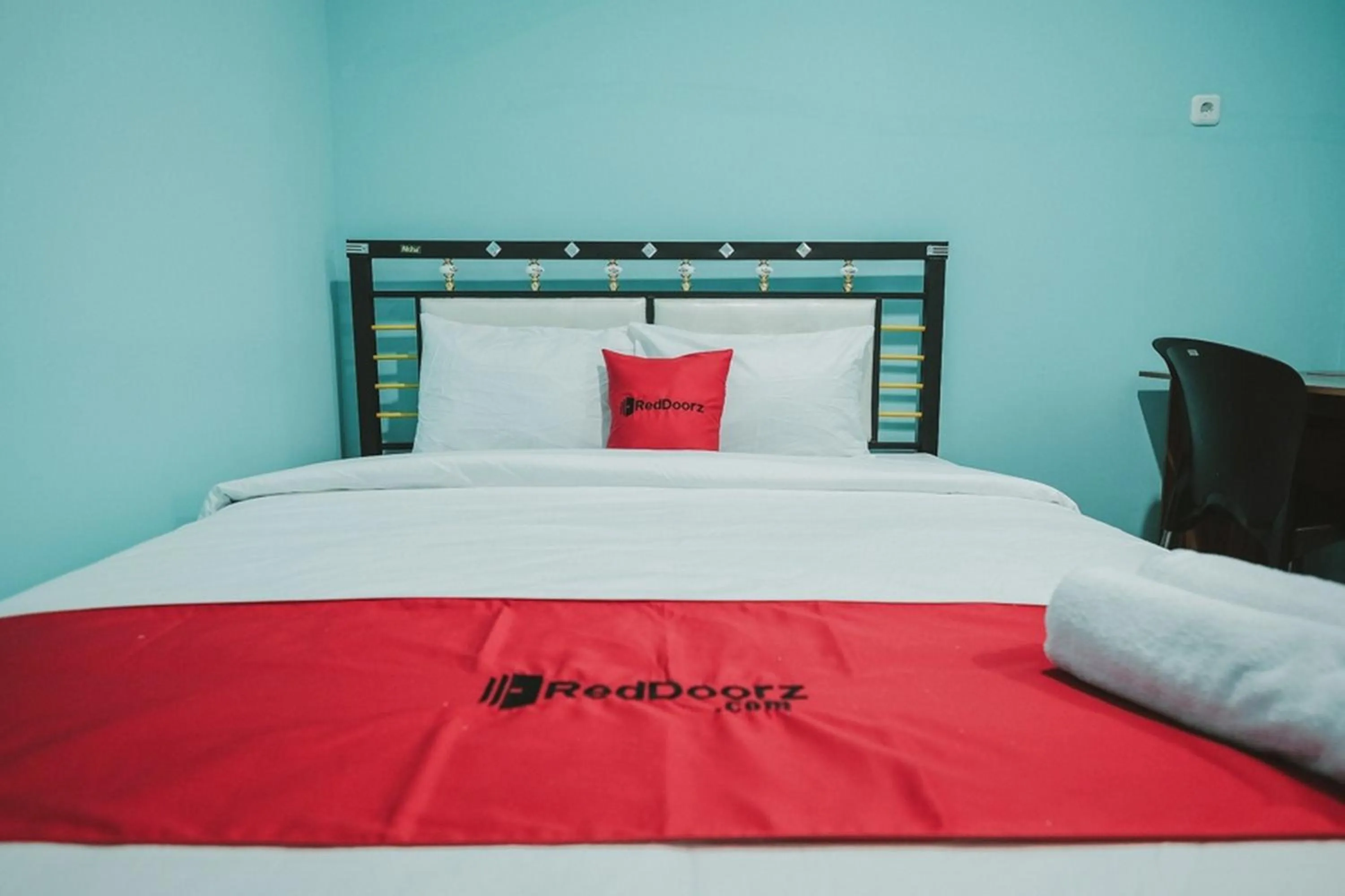 Photo of the whole room, Bed in RedDoorz near RSUD Koja