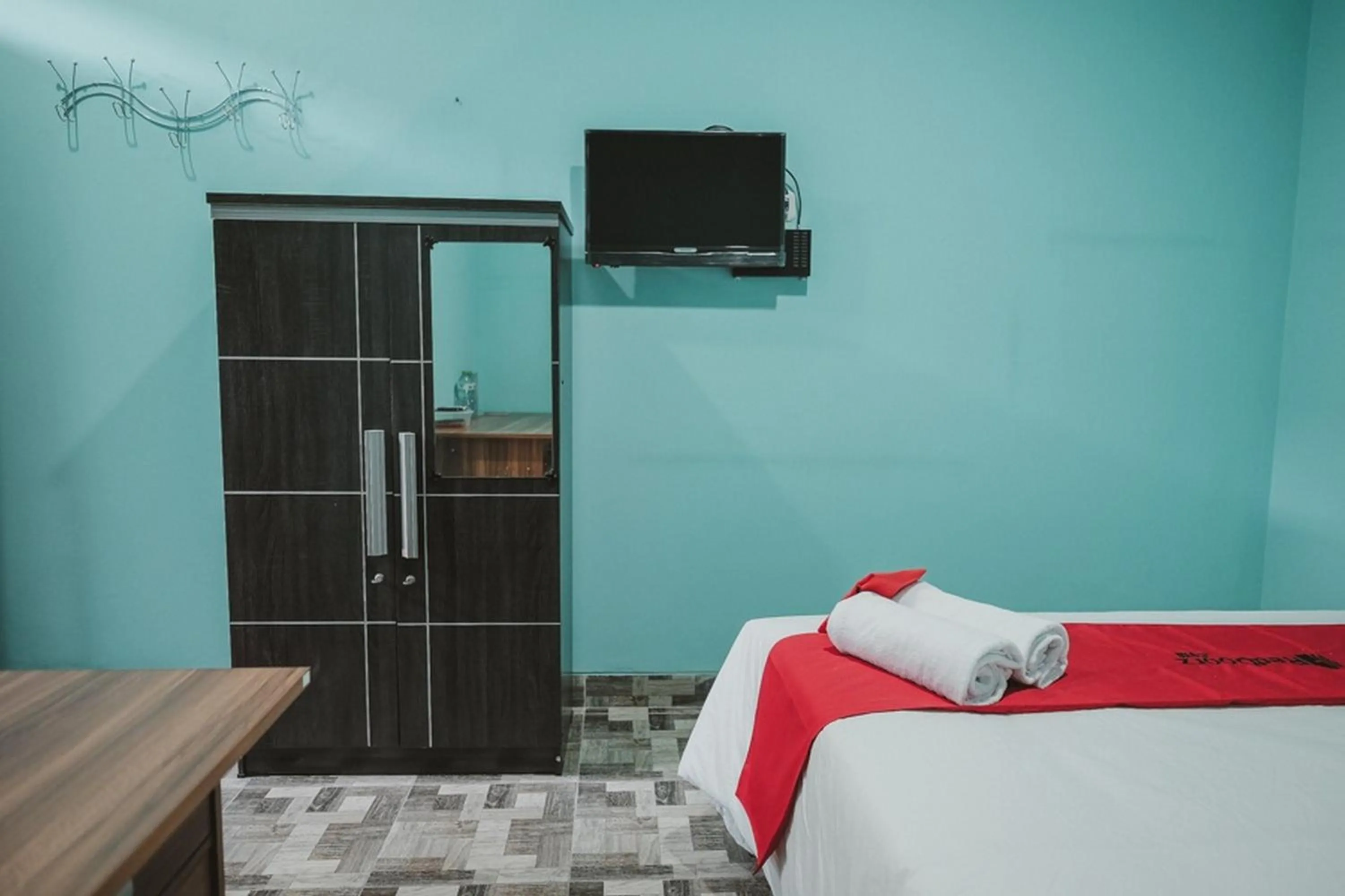 Bedroom, Bed in RedDoorz near RSUD Koja