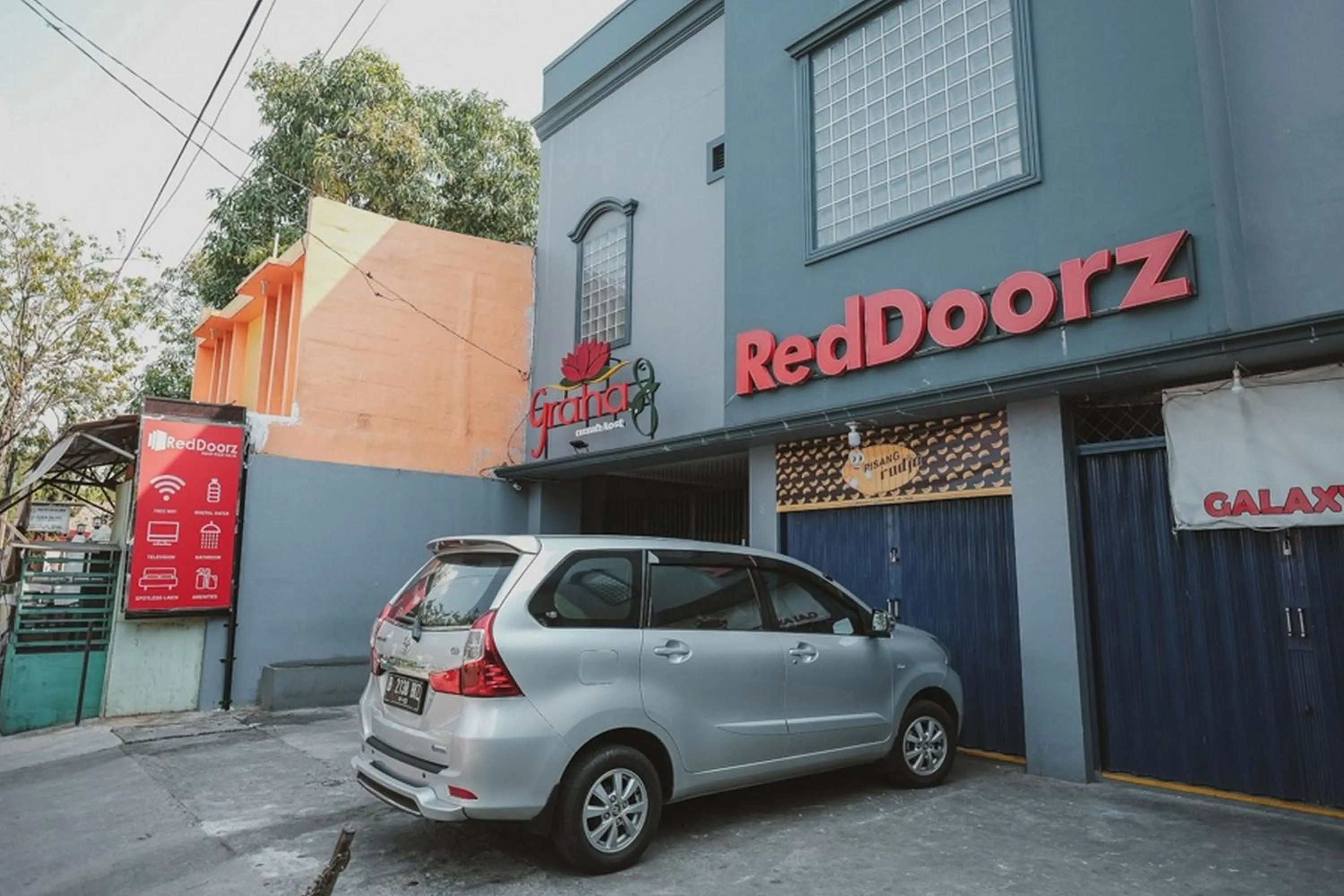 Facade/entrance in RedDoorz near RSUD Koja