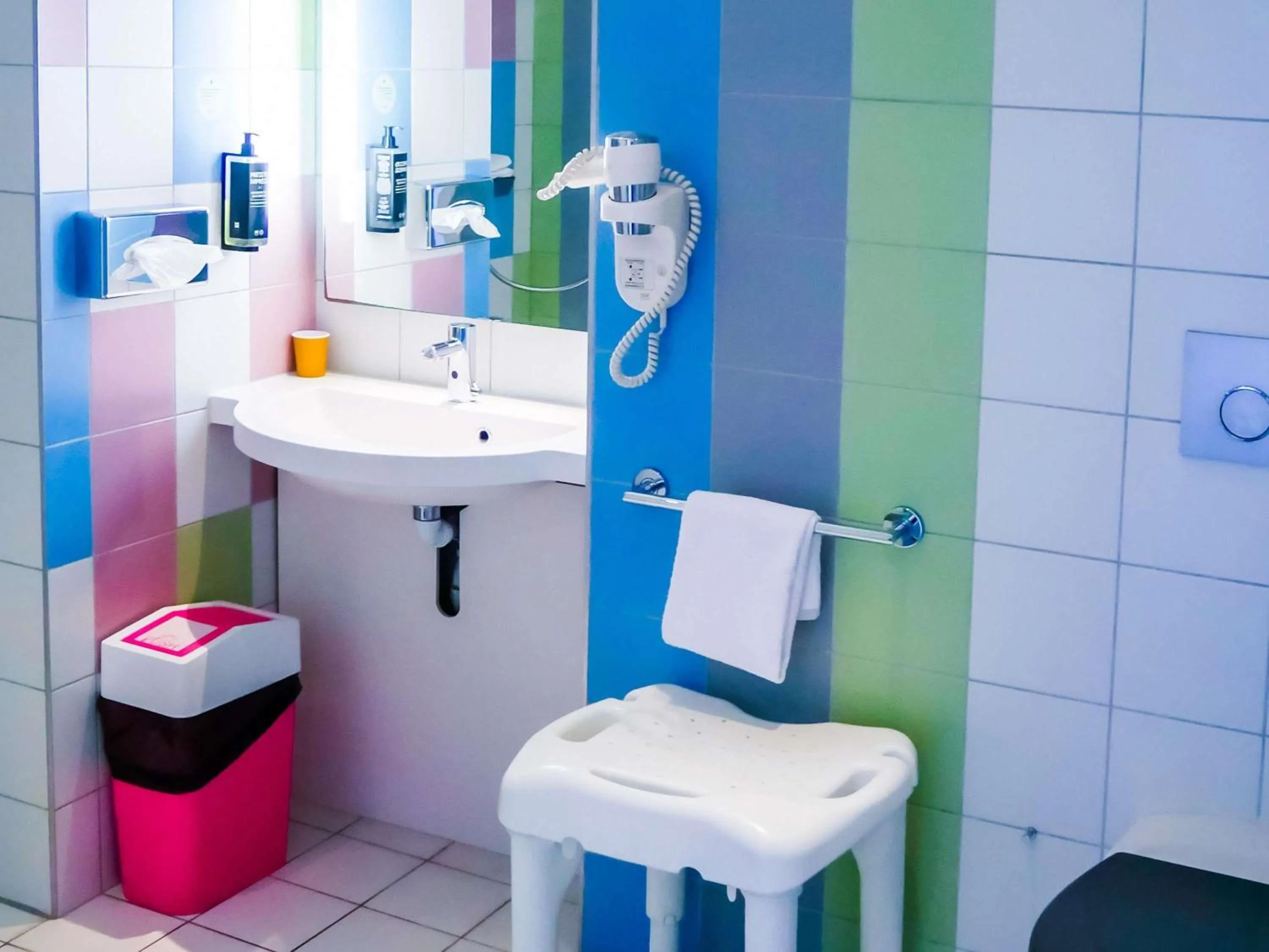 Bedroom in ibis Styles Montbéliard