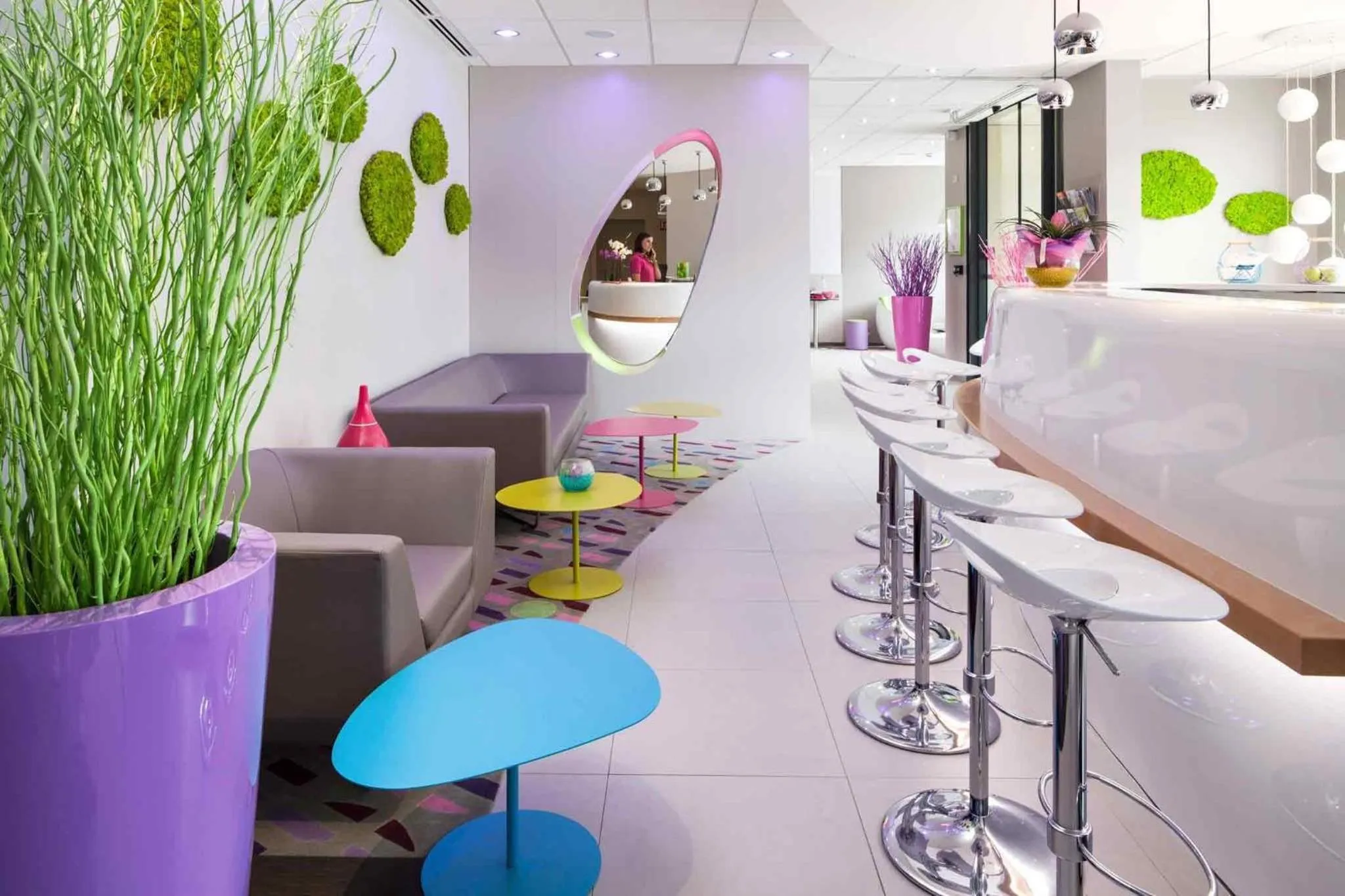 Lounge or bar in ibis Styles Montbéliard