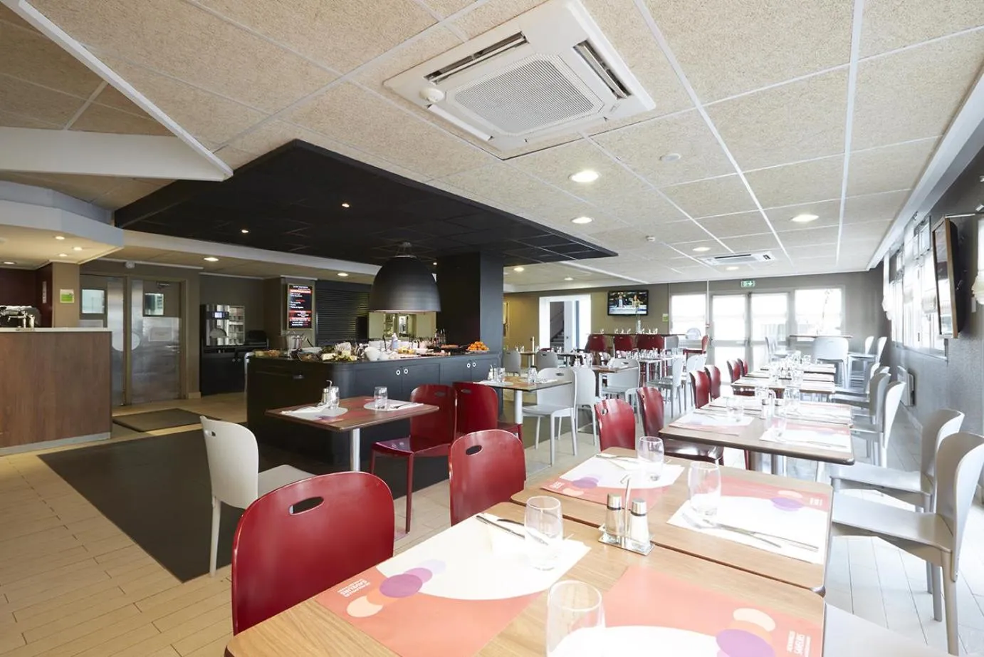 Restaurant/places to eat in Campanile Blanc-Mesnil