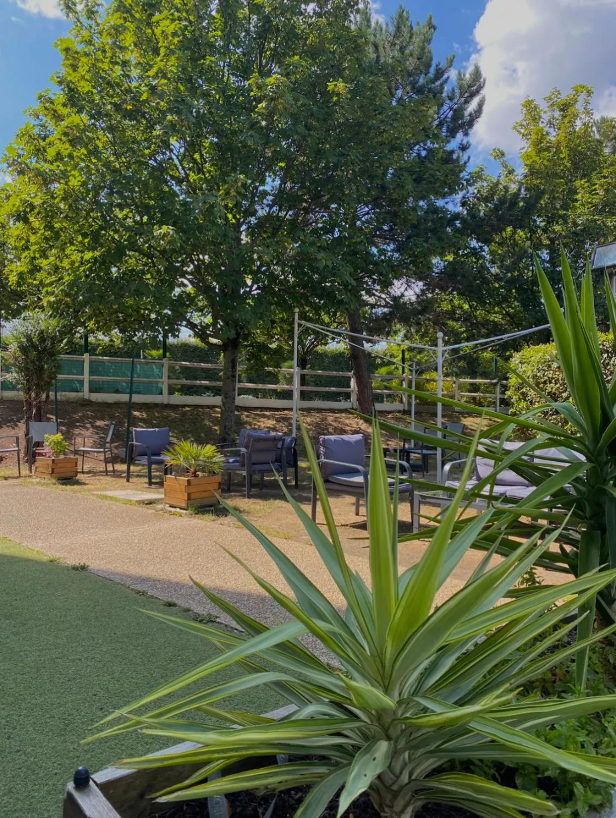Patio in Campanile Blanc-Mesnil