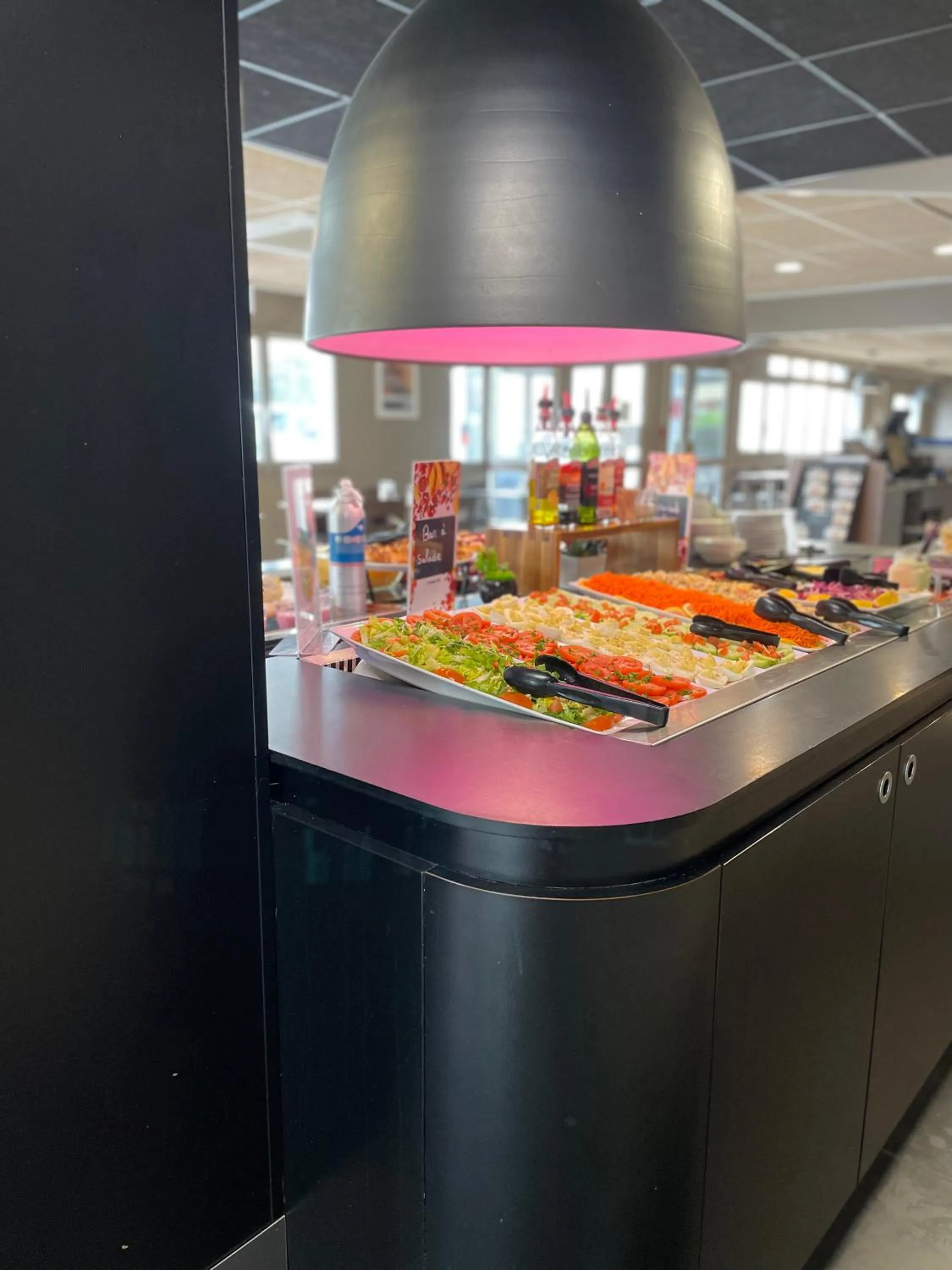 Kitchen or kitchenette in Campanile Blanc-Mesnil