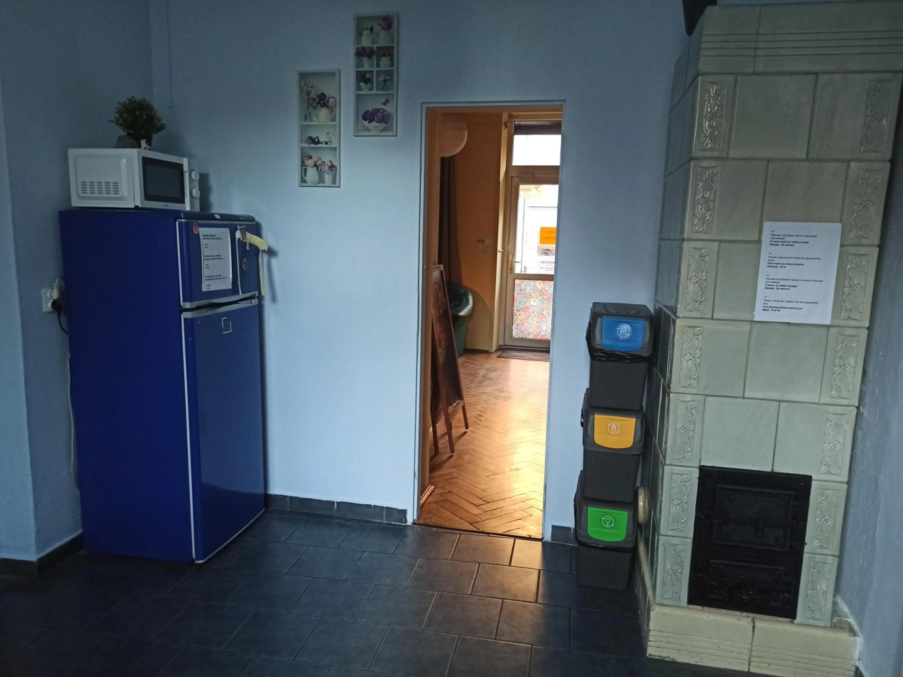 Kitchen or kitchenette in Willa Retro Hostel & Garden