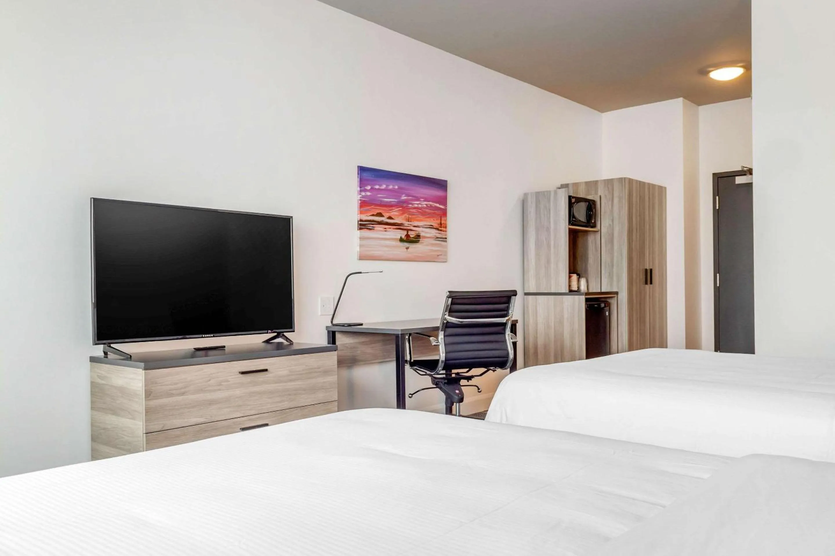 Photo of the whole room, Bed in Rodeway Inn